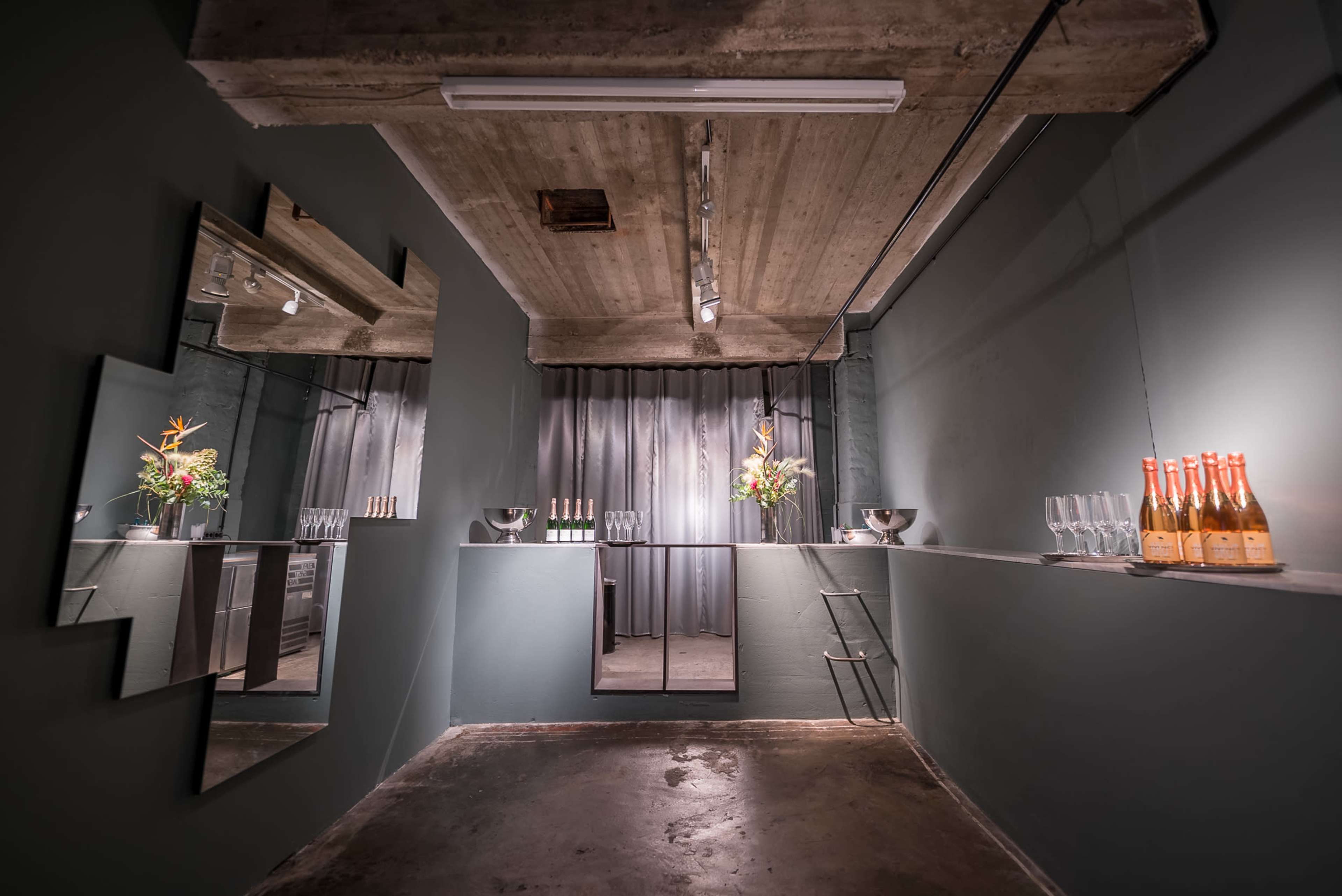 Eventlocation in der Innenstadt mit Bar und Designermobiliar Bild in Düsseldorf-Stadtmitte, Düsseldorf, 
