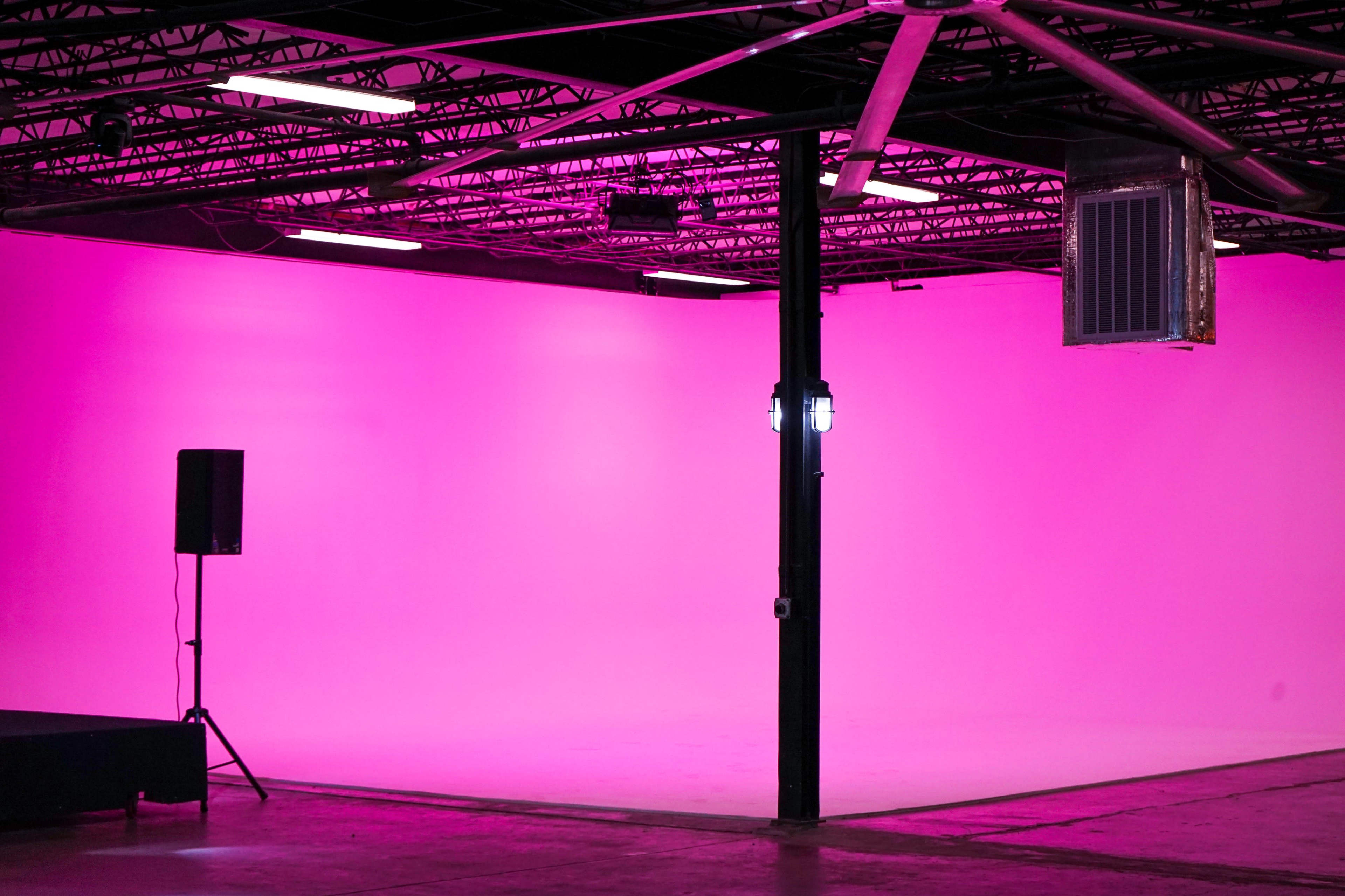 Cyc Wall/ Infinity Wall Gated Warehouse Image in Lawndale / Wayside, Houston, TX