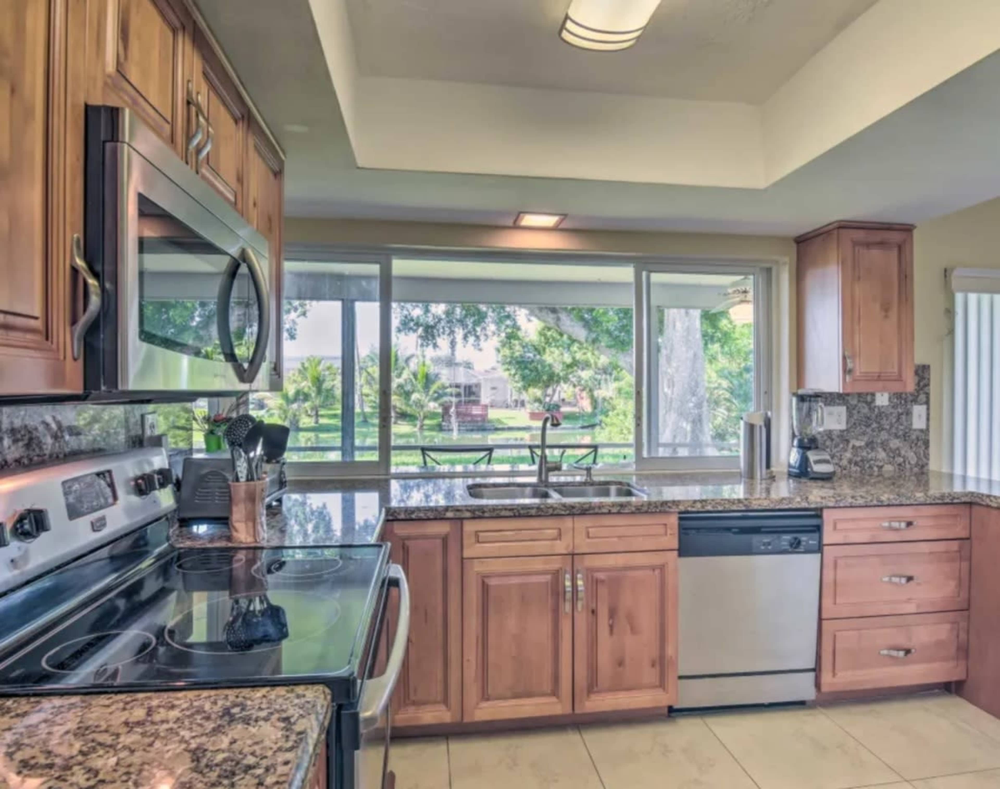 Cute bungalow on the water Image in , Sunrise, FL