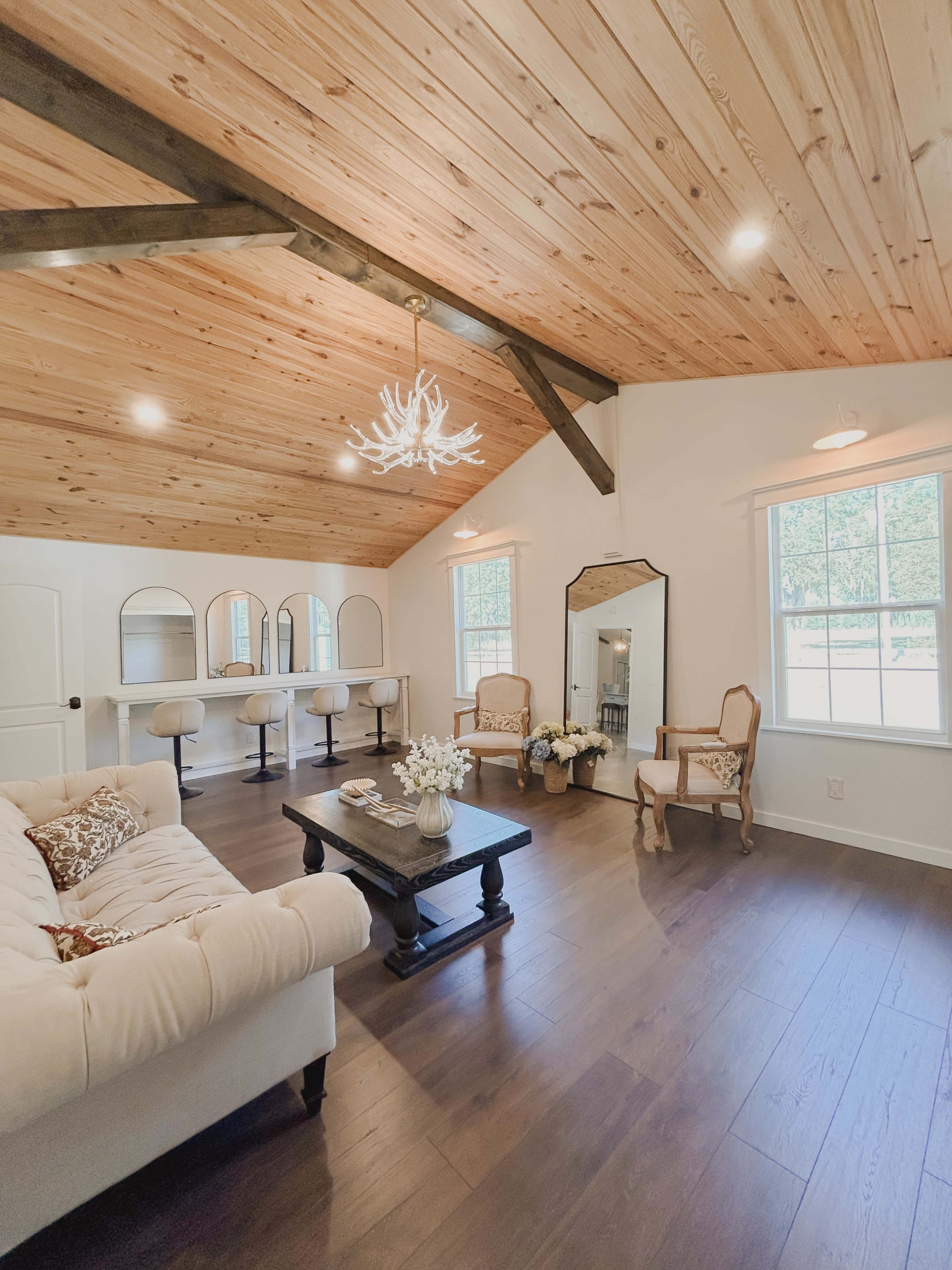 Wedding-Ready Home with Two Private Preparation Suites Image in , Plant City, FL