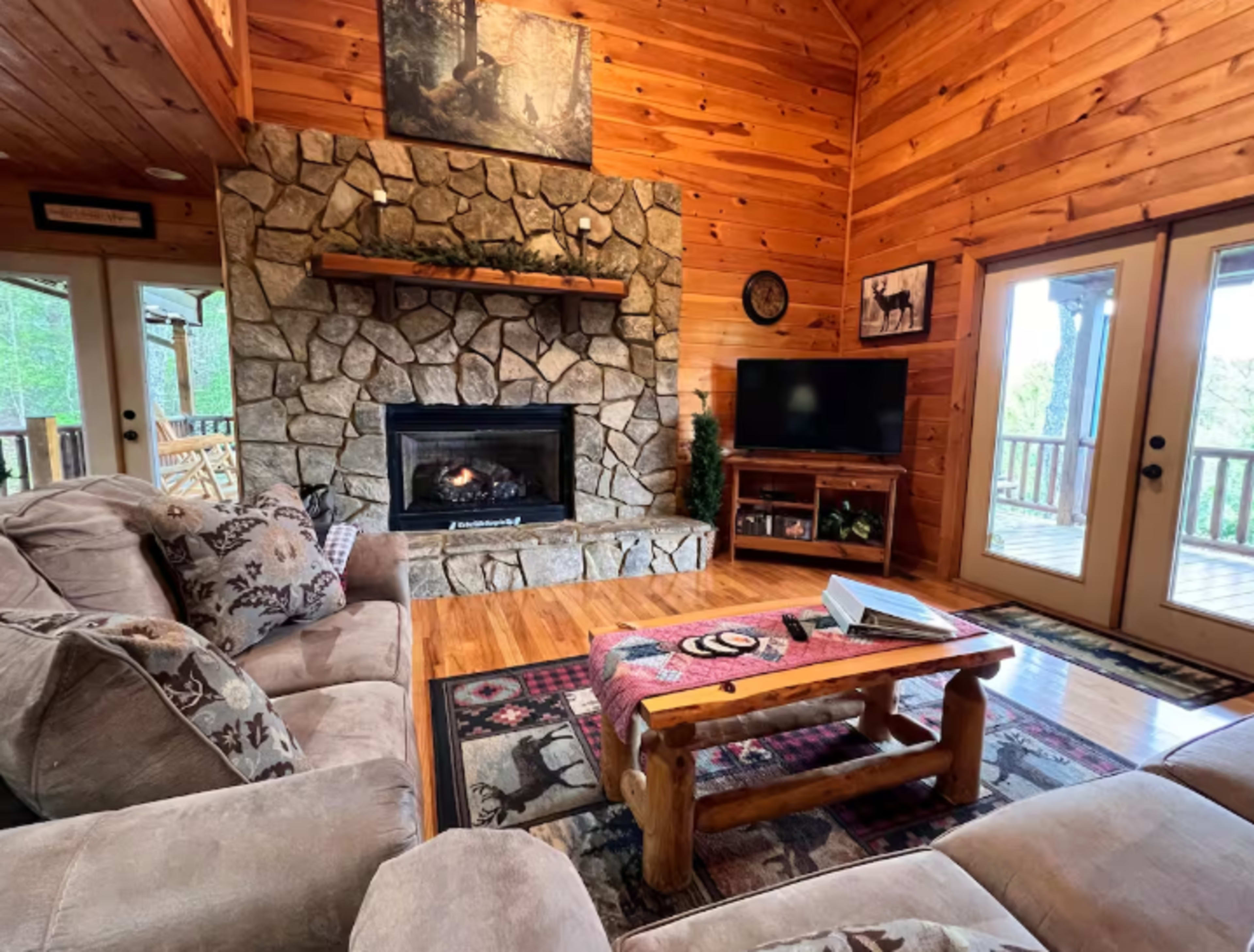 Cabin home in a rural wooded neighborhood with beautiful mountain views. Image in , Mineral Bluff, GA