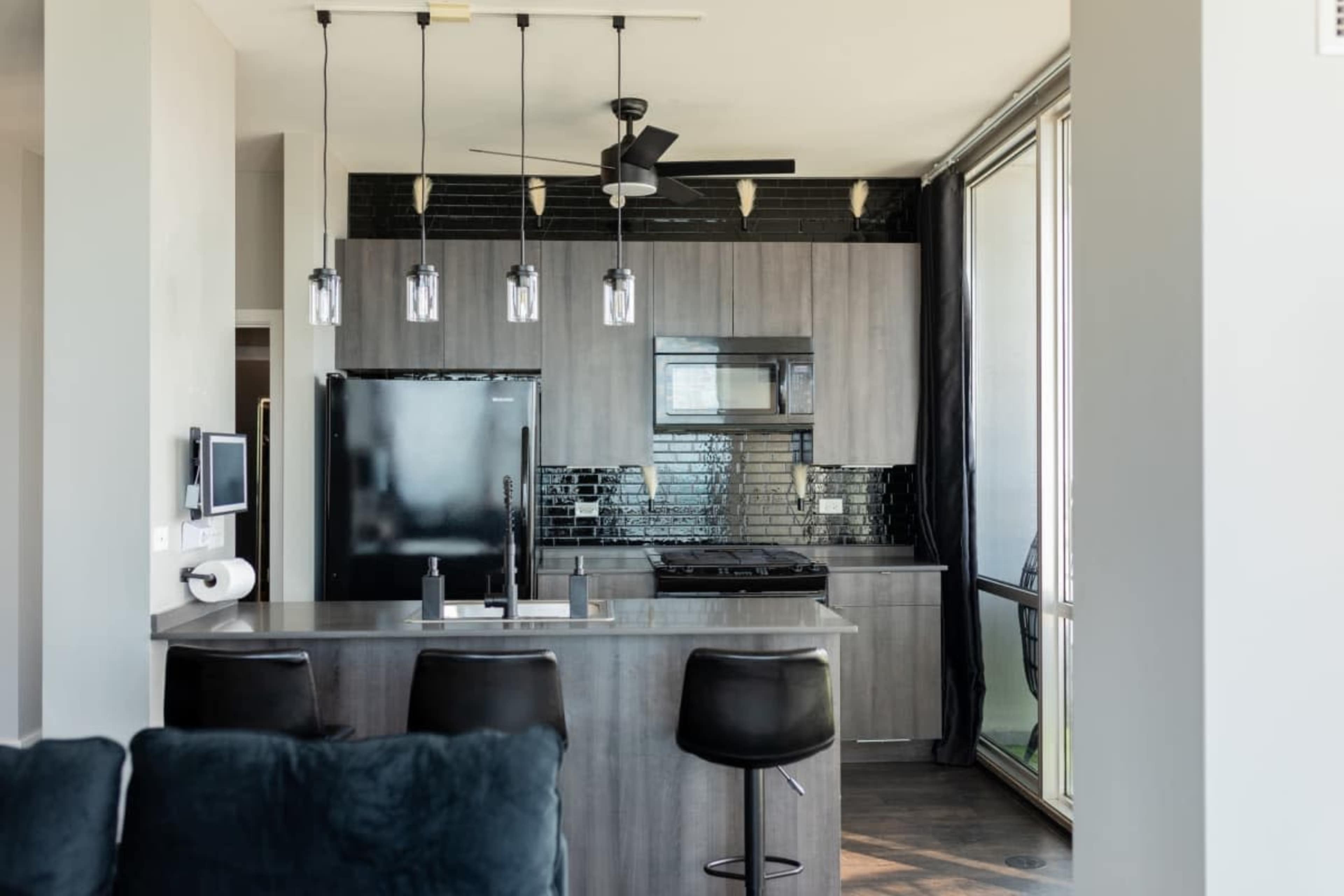 Lux Loop Retreat: Amazing Views, Free Parking Image in Near South Side, Chicago, IL