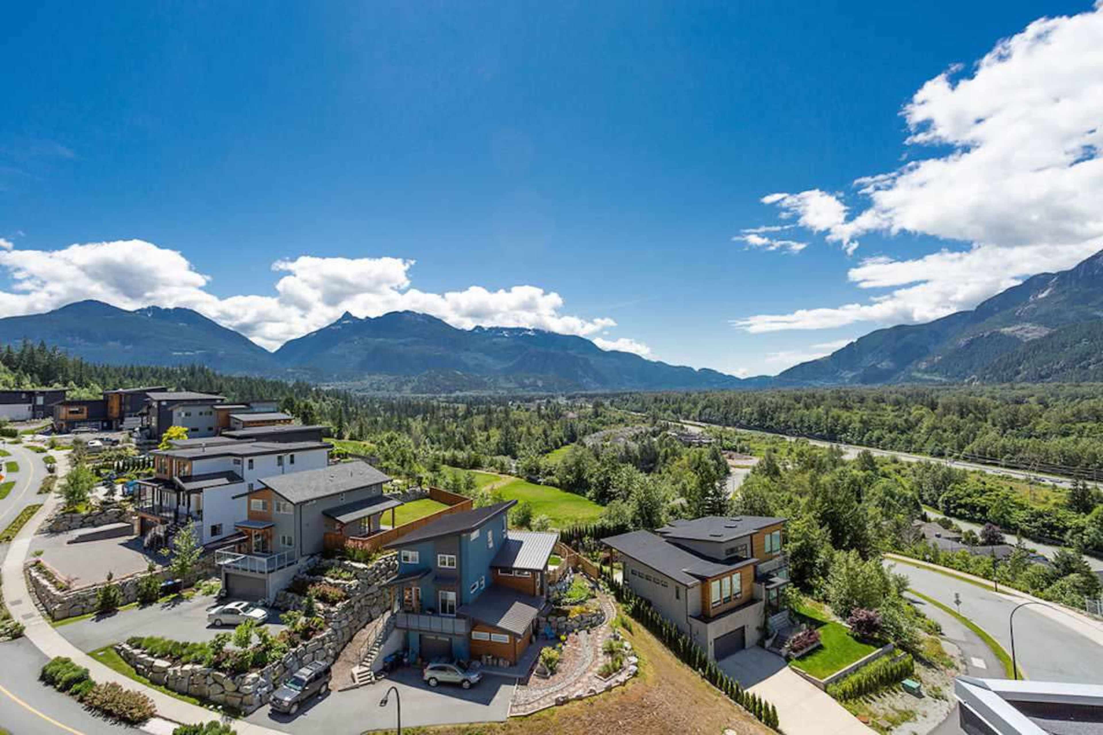 Modern Contemporary Home With Panoramic Views Of Stawamus Chief And Beautiful Sunsets Image in Squamish, Squamish, BC