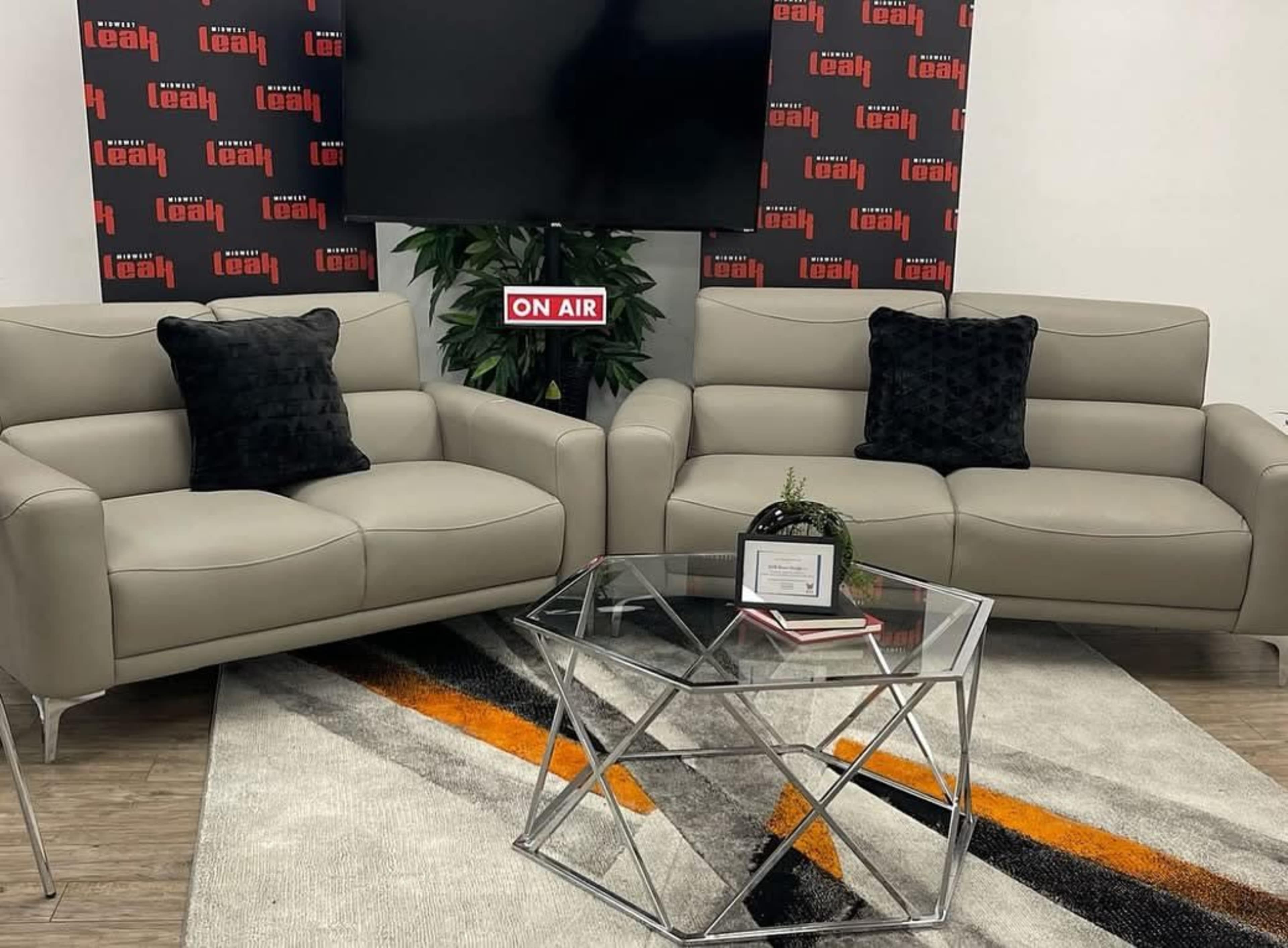 Spacious event/content creator studio with multiple rooms Image in Crooked Creek, Indianapolis, IN