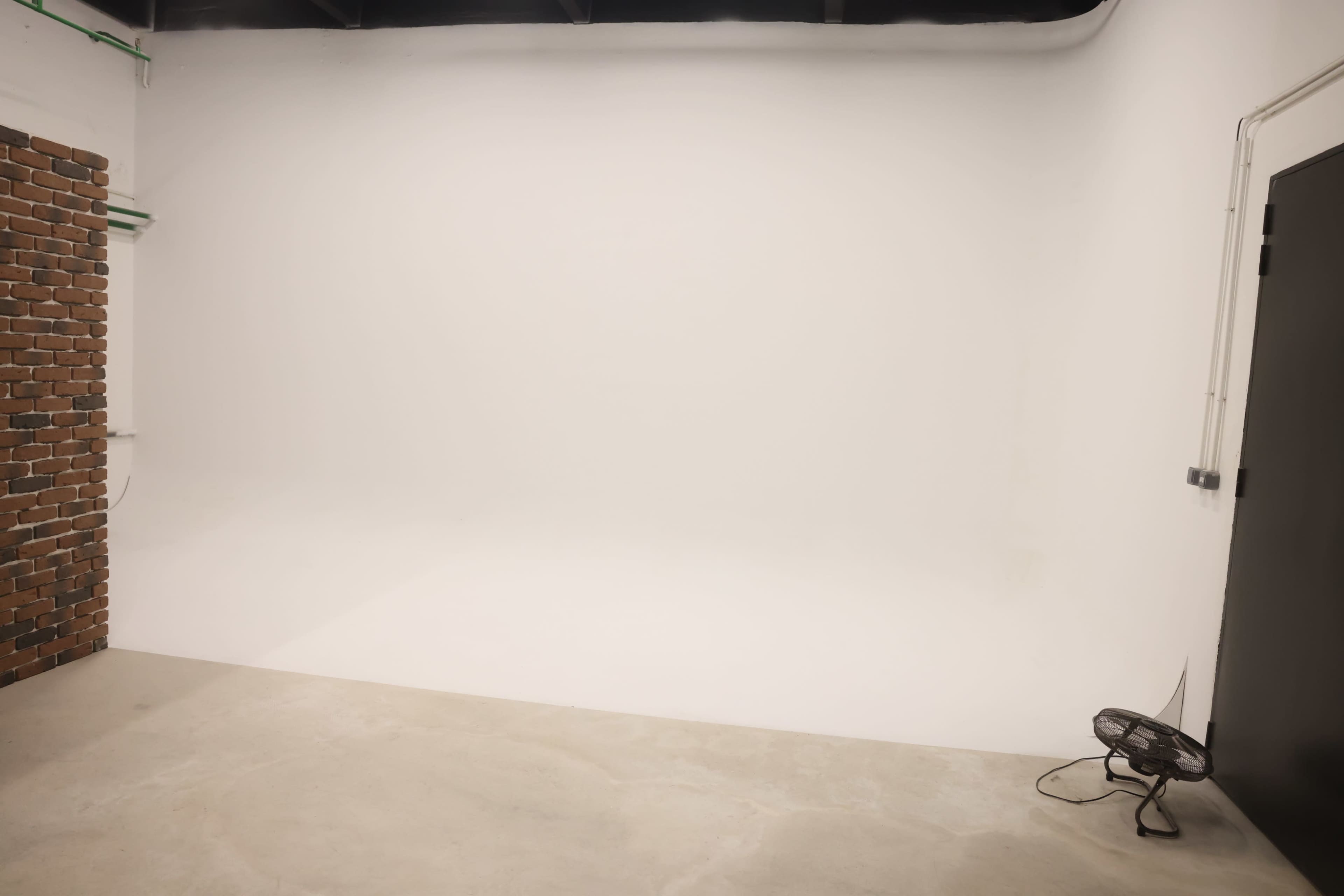 Studio Photo / Vidéo – Cyclorama fond blanc Image in , Bagnolet