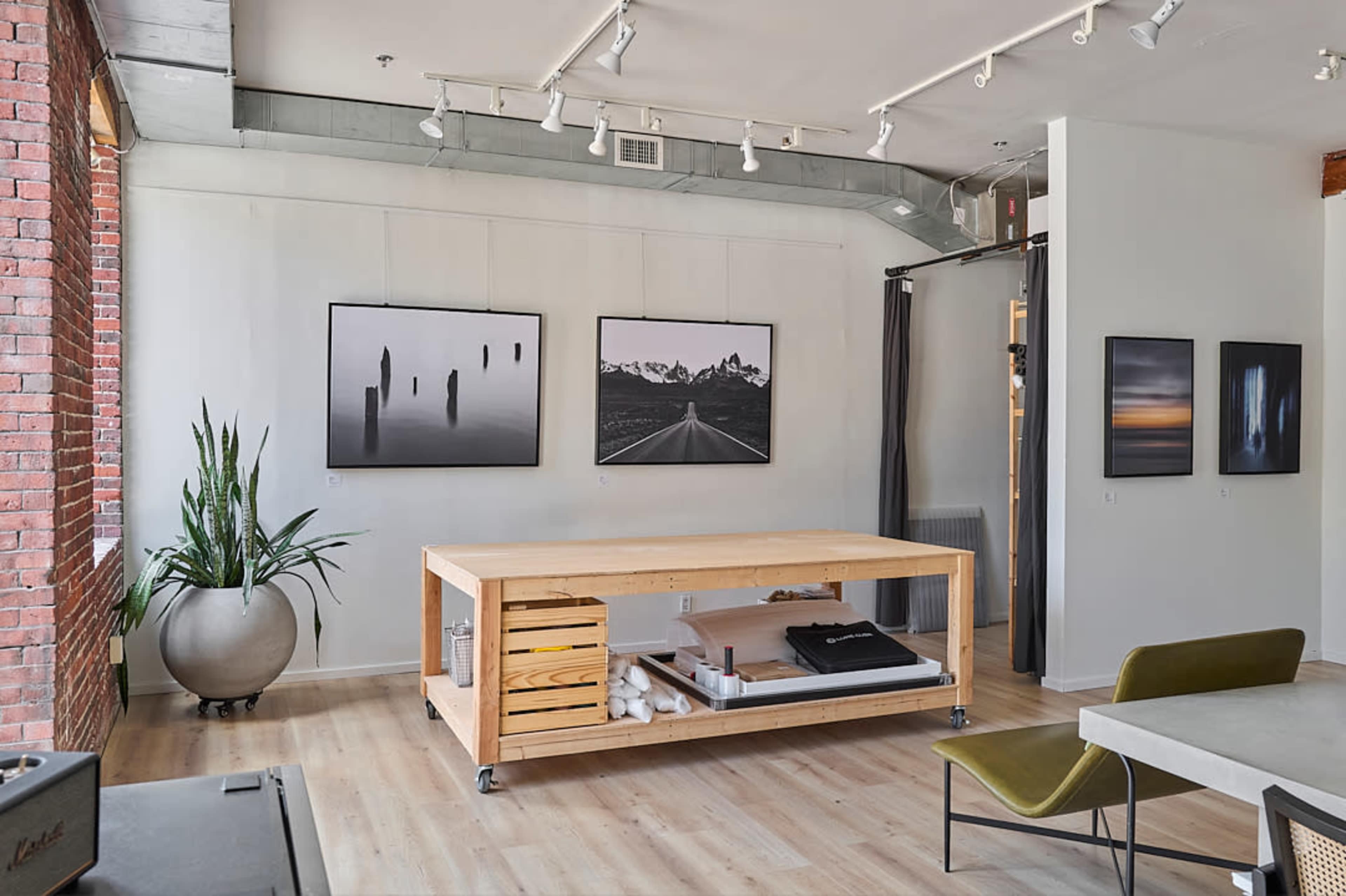 South End Photo Studio & Gallery with Beautiful Natural Light Image in South of Washington, Boston, MA