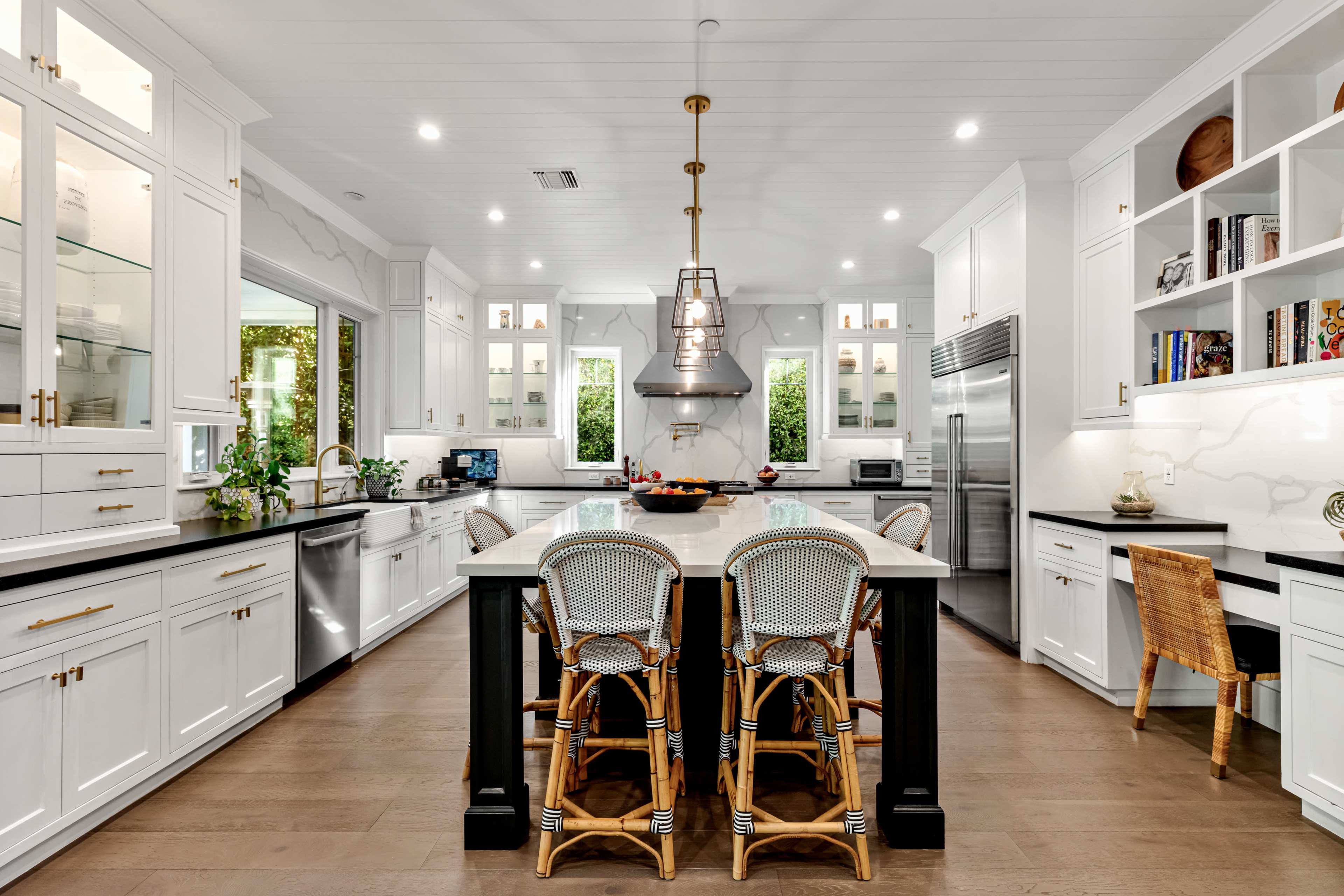 CRISP CONTRAST CALIFORNIA COOL DESIGNER ESTATE Image in Sherman Oaks, Los Angeles, CA