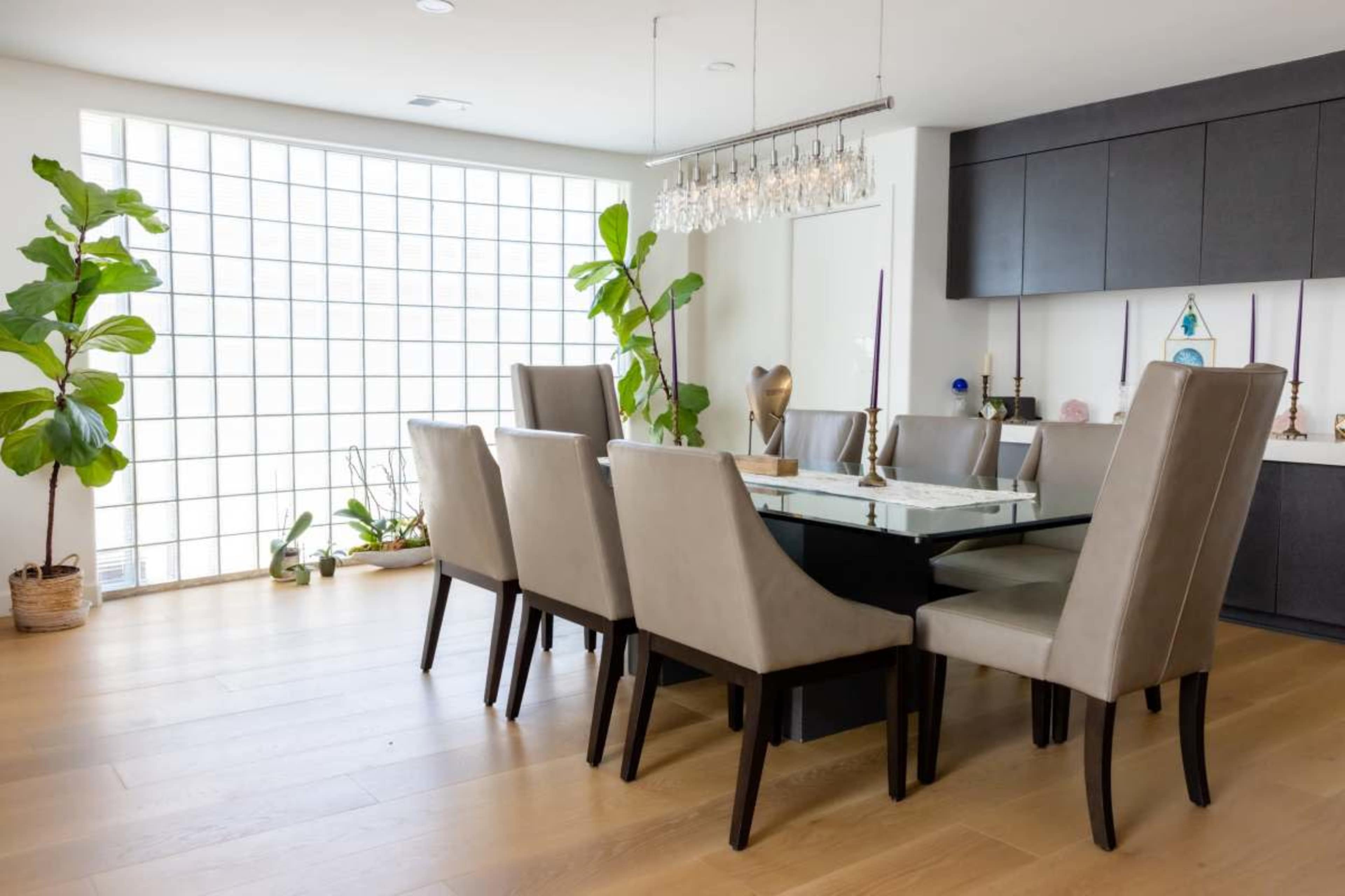 Modern Home with Designer Kitchen, Expansive Yard and Garden Pool Image in El Dorado Park Estates, Long Beach, CA