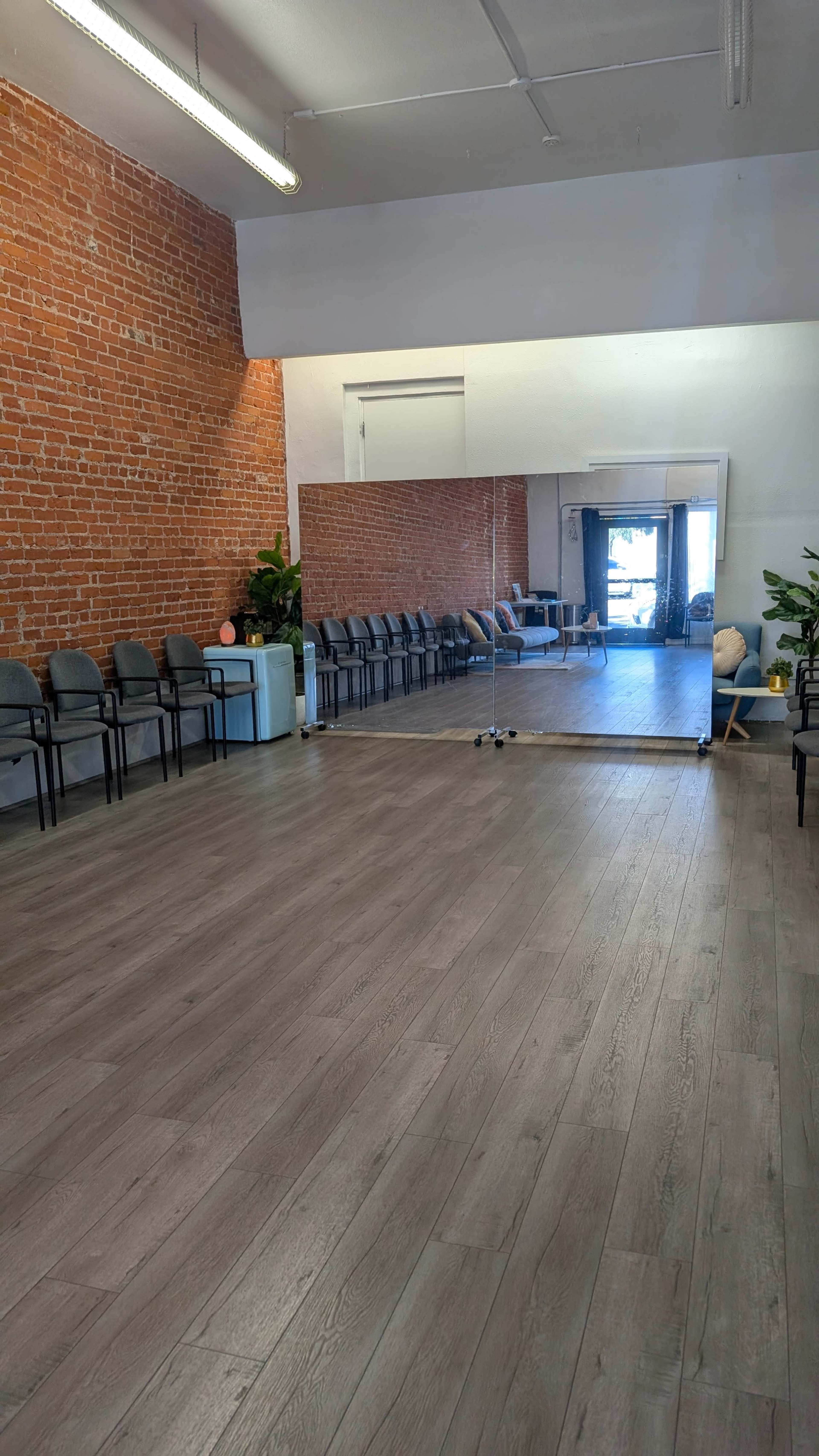 Daylight First Floor Creative Space on Hollywood Blvd (Dance Studio) Image in Los Feliz, Los Angeles, CA