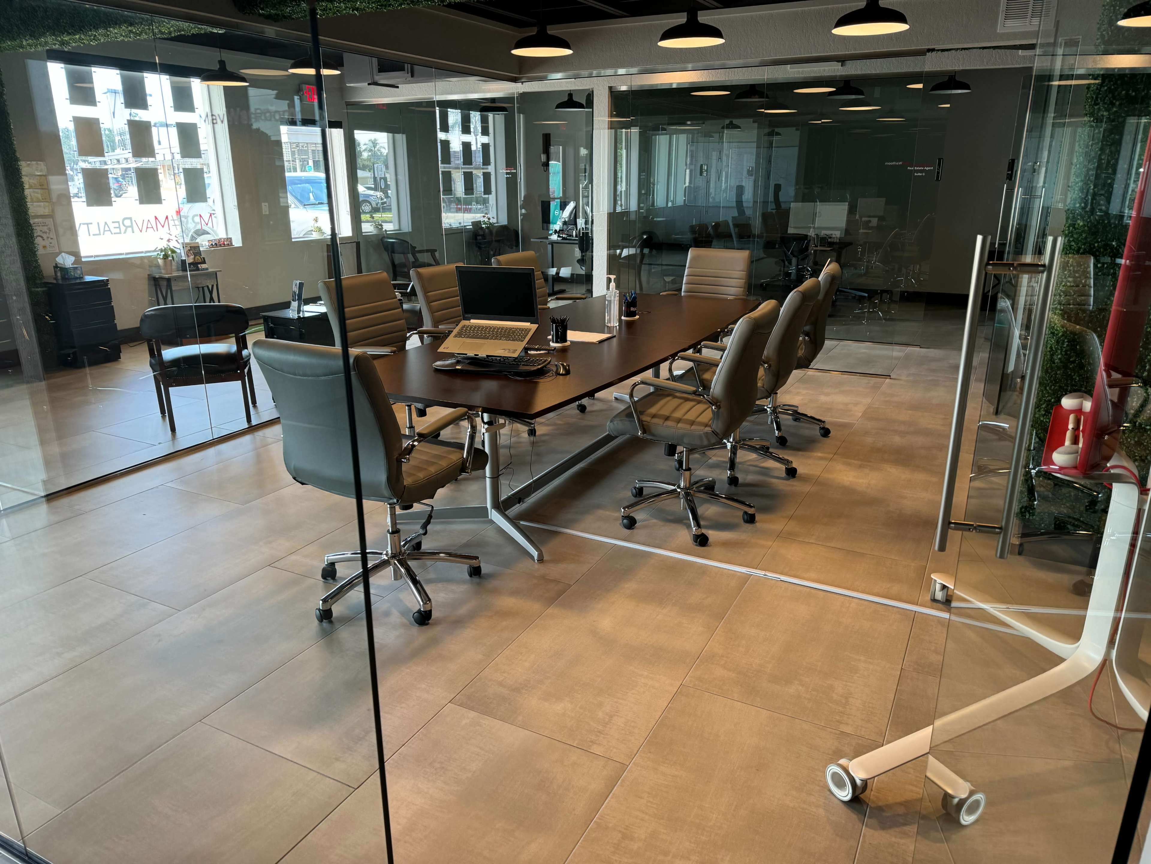 Modern Co Work and Meeting Space Image in Belleair Bluffs, Belleair Bluffs, FL