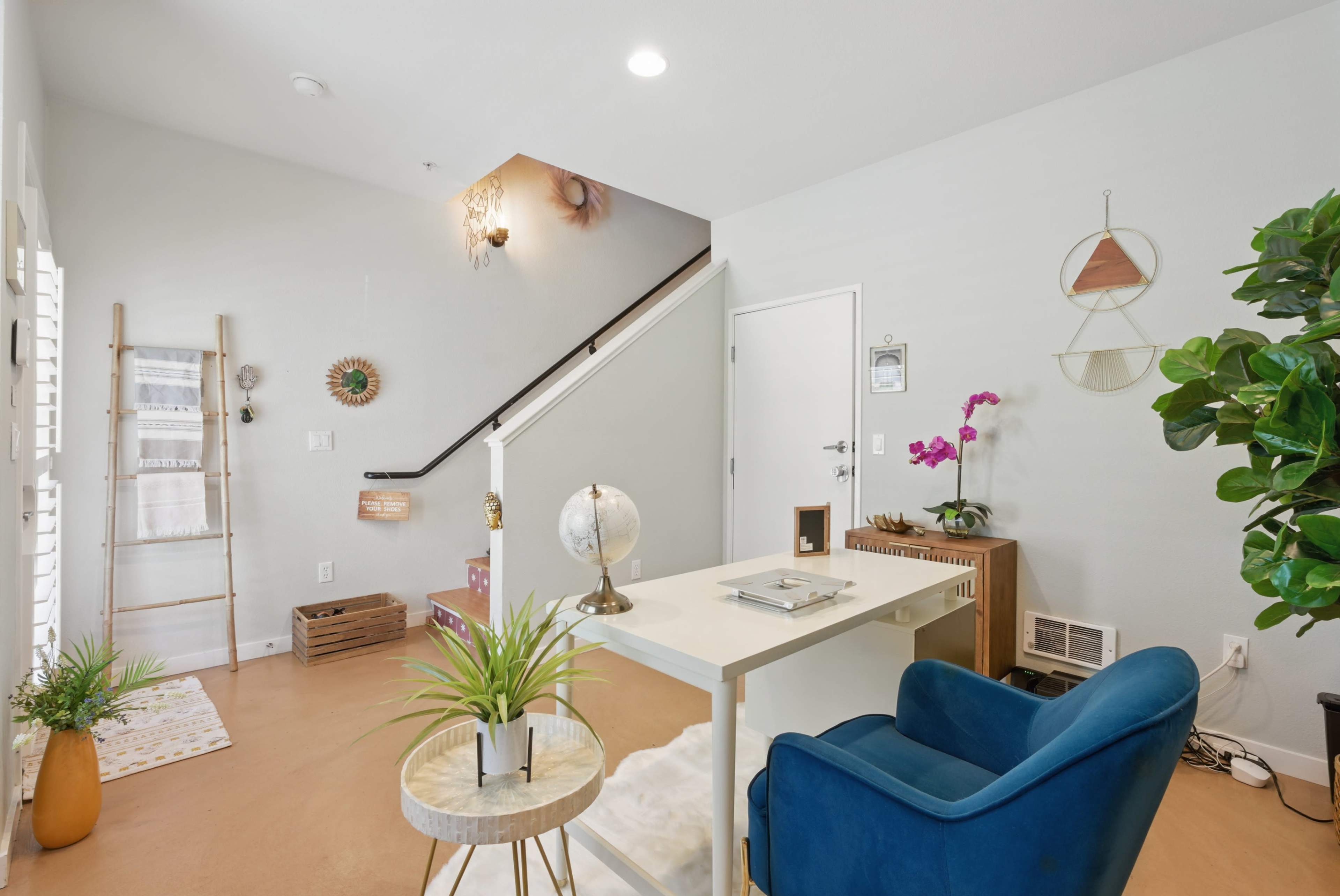 Luxurious Trilevel Condo in West Oakland | Spacious Living Area & Private Patio Image in West Oakland, Oakland, CA