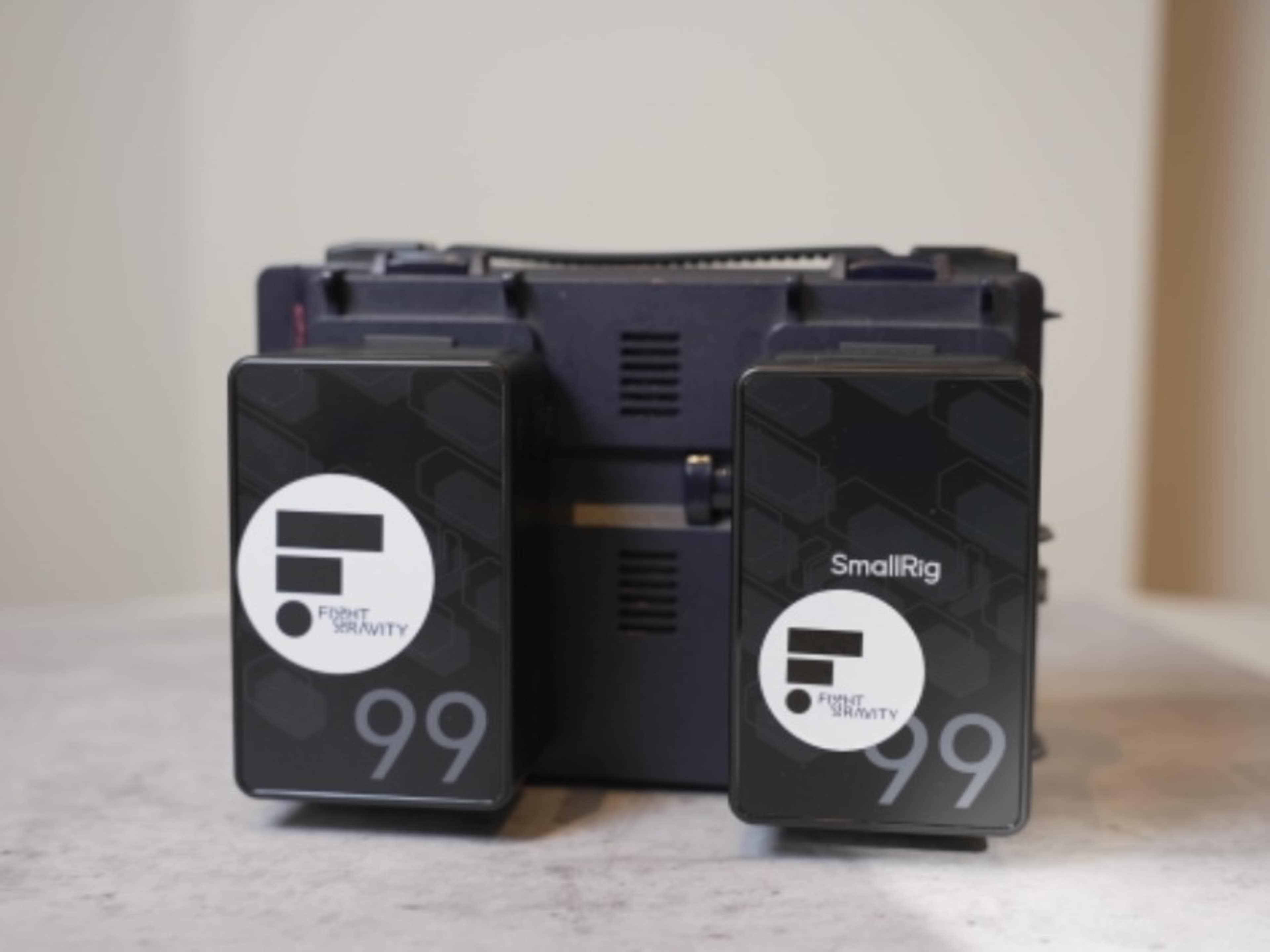 2 x Smallrig batteries + v lock charger