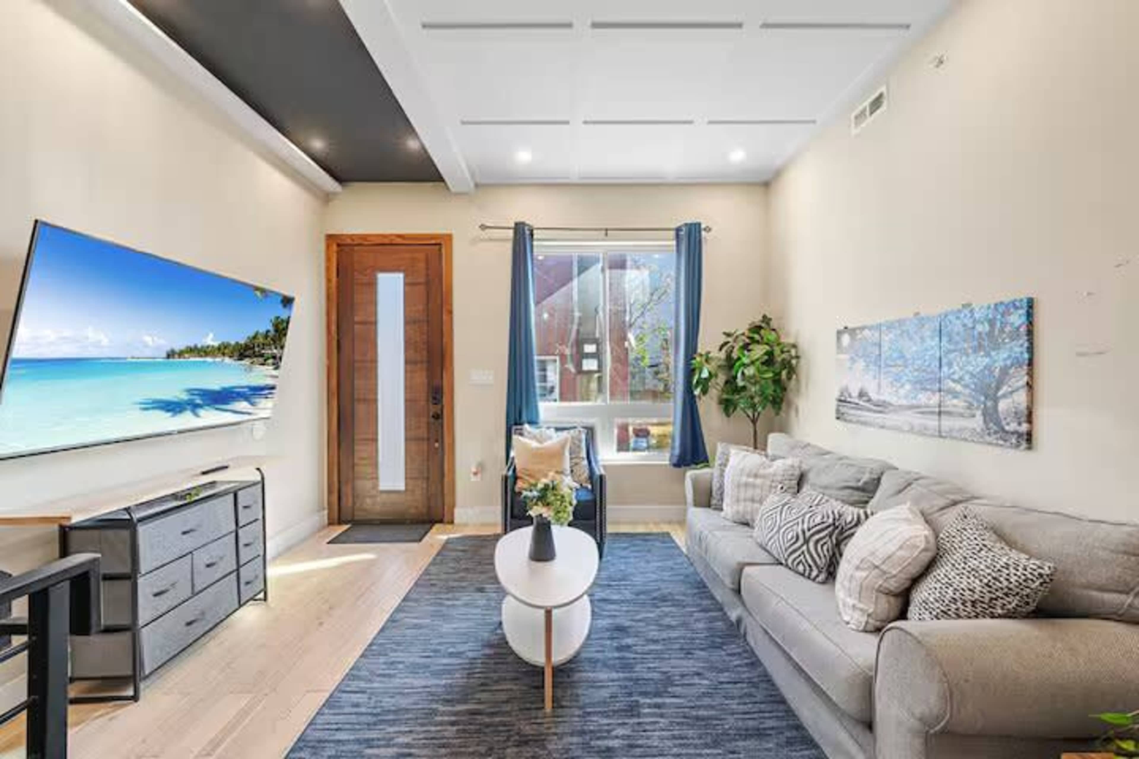 SkyHigh Luxury: Rooftop Jacuzzi Escape Image in Grays Ferry, Philadelphia, PA