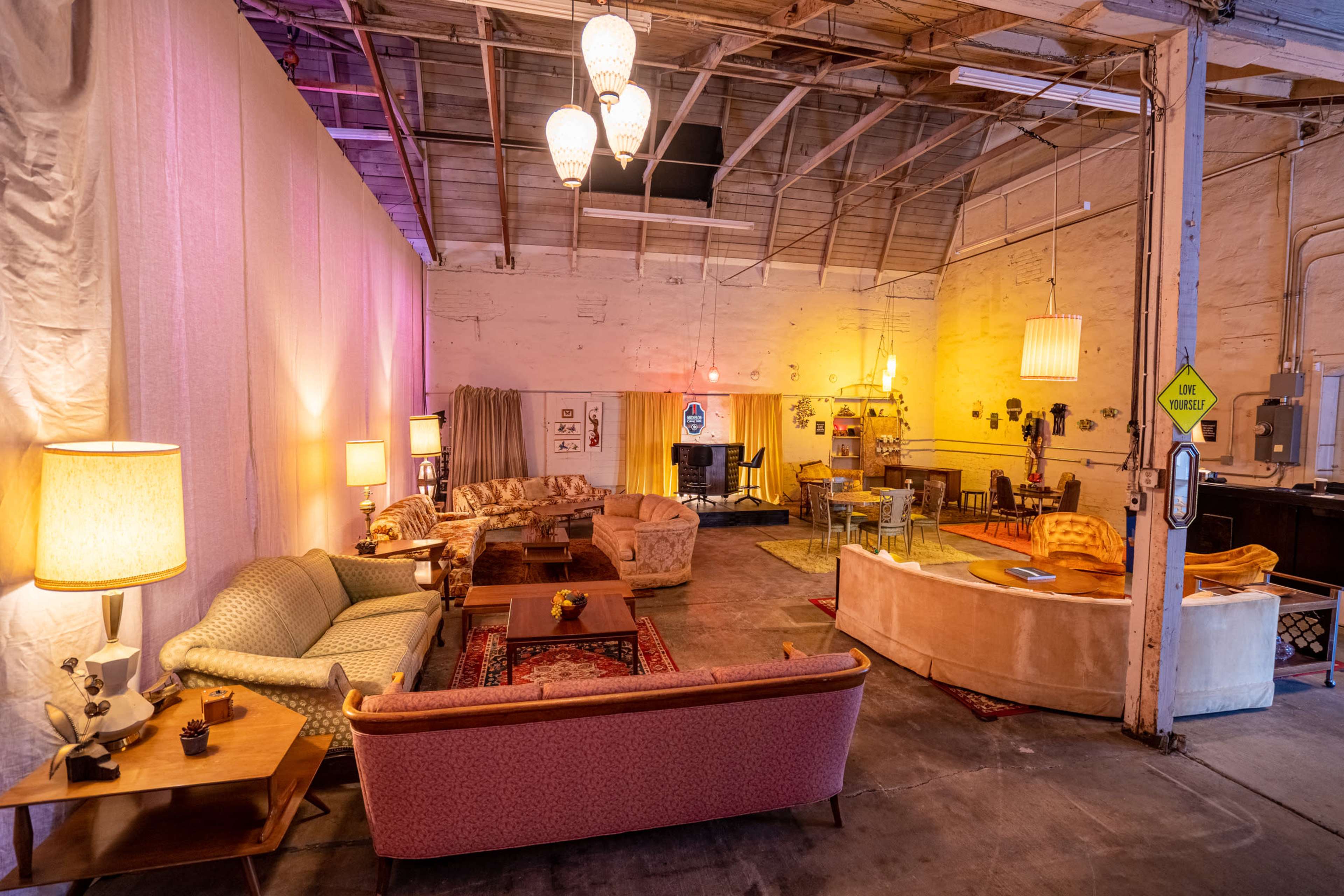 Retro-Tropical Hideaway with Vintage Charm & Whimsical Vibes Image in East Peralta, Oakland, CA