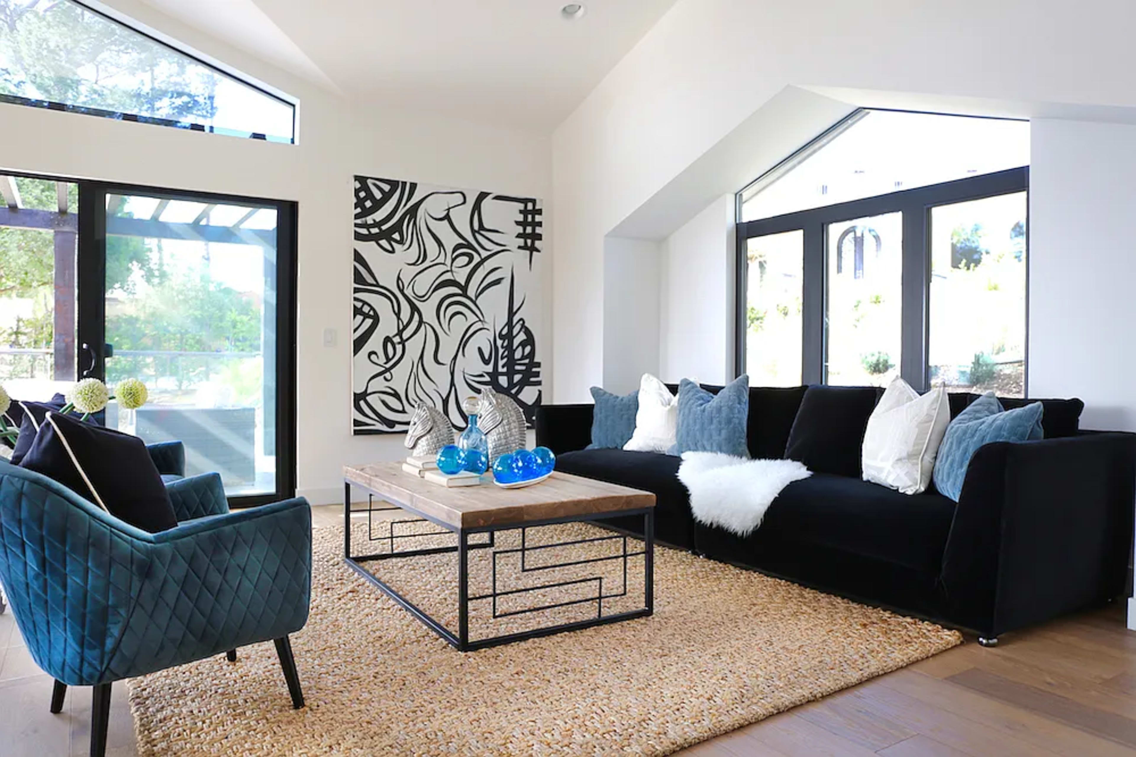 Modern Retreat with Scenic View Image in La Cañada Flintridge, La Canada, CA