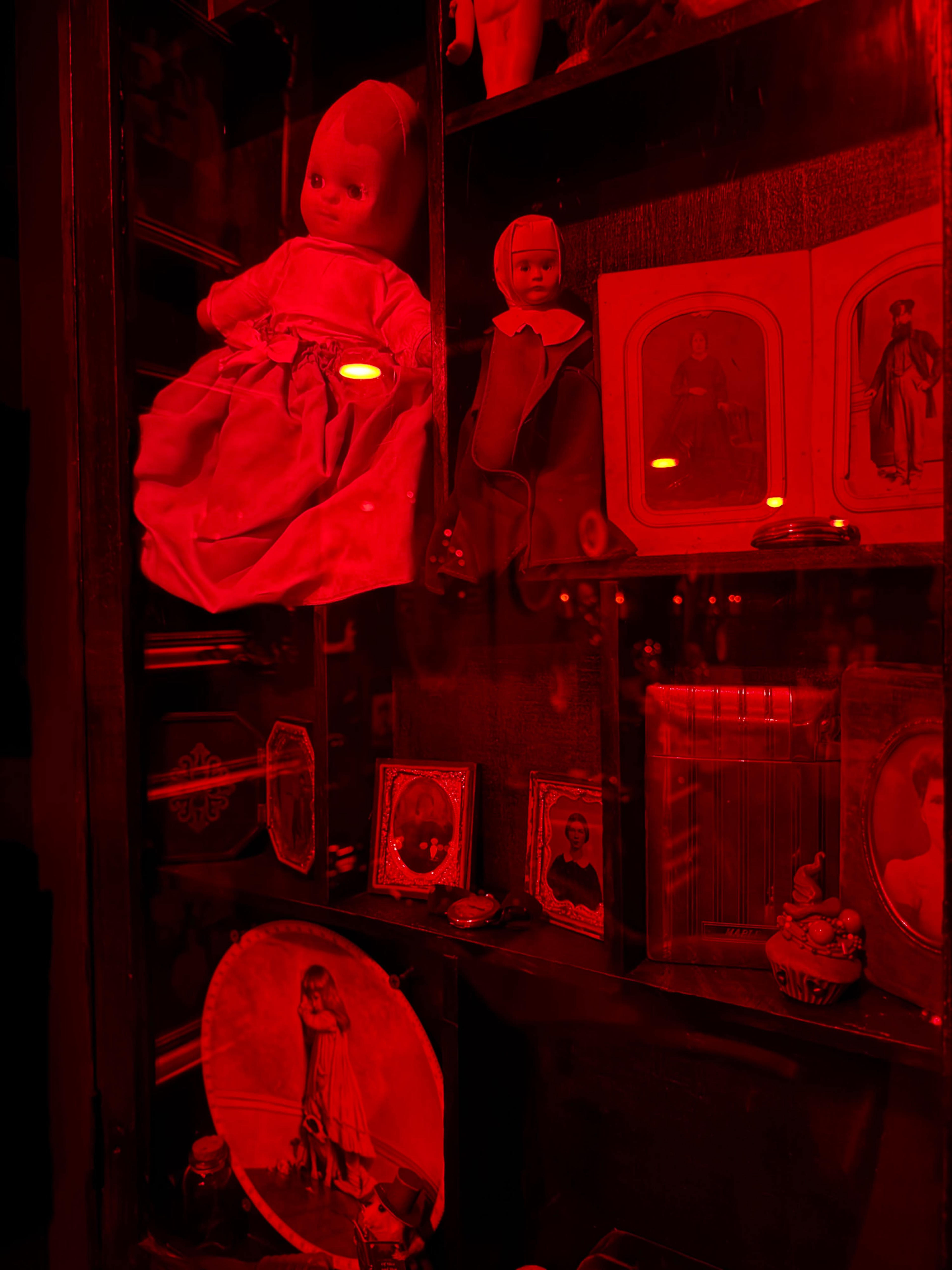 Spooky Victorian Gothic Salon Image in Saugus, Santa clarita, CA