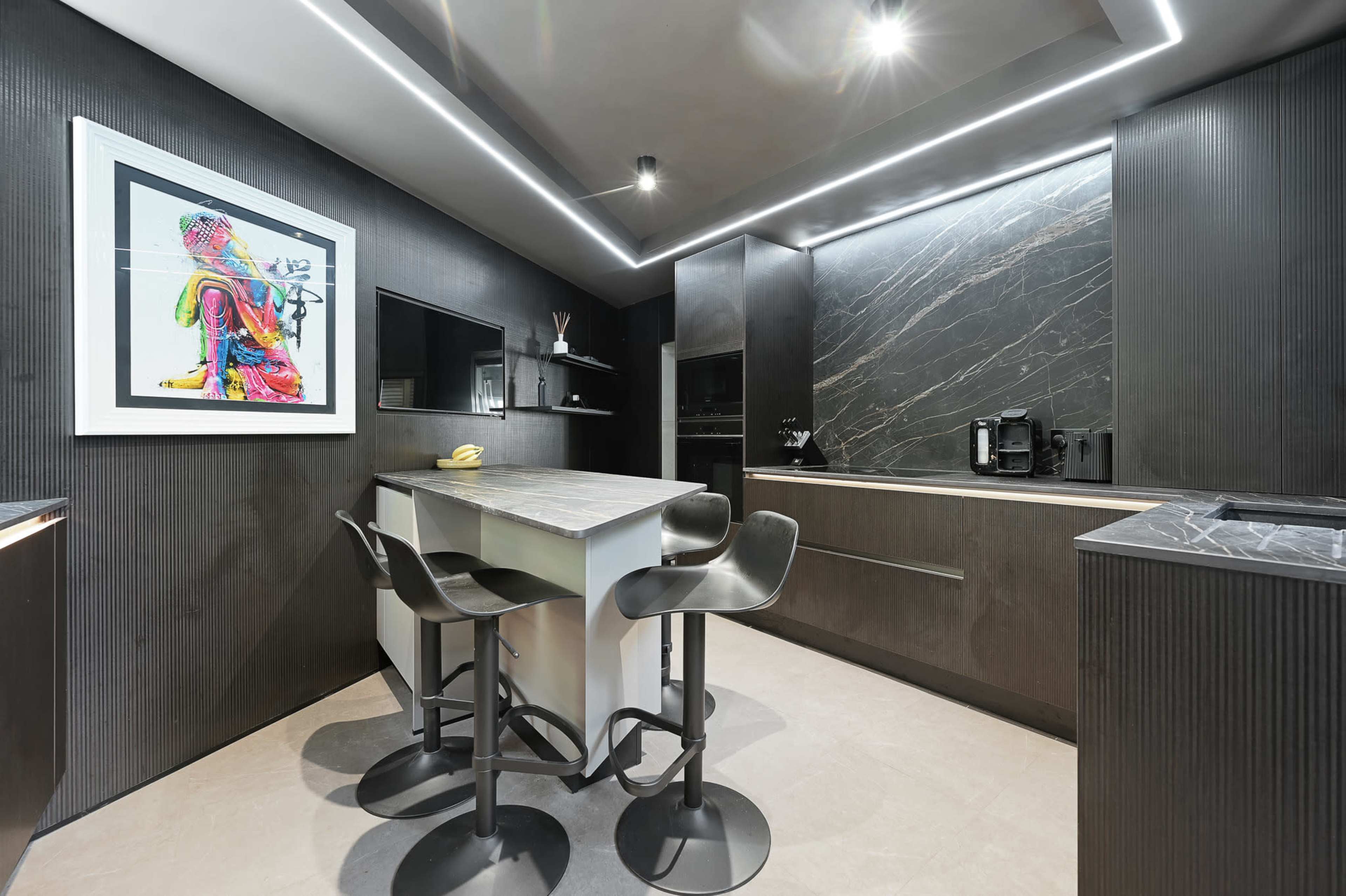 Super Luxe Large Contemporary Victorian Flat Image in Harrow on the Hill, London, ENG