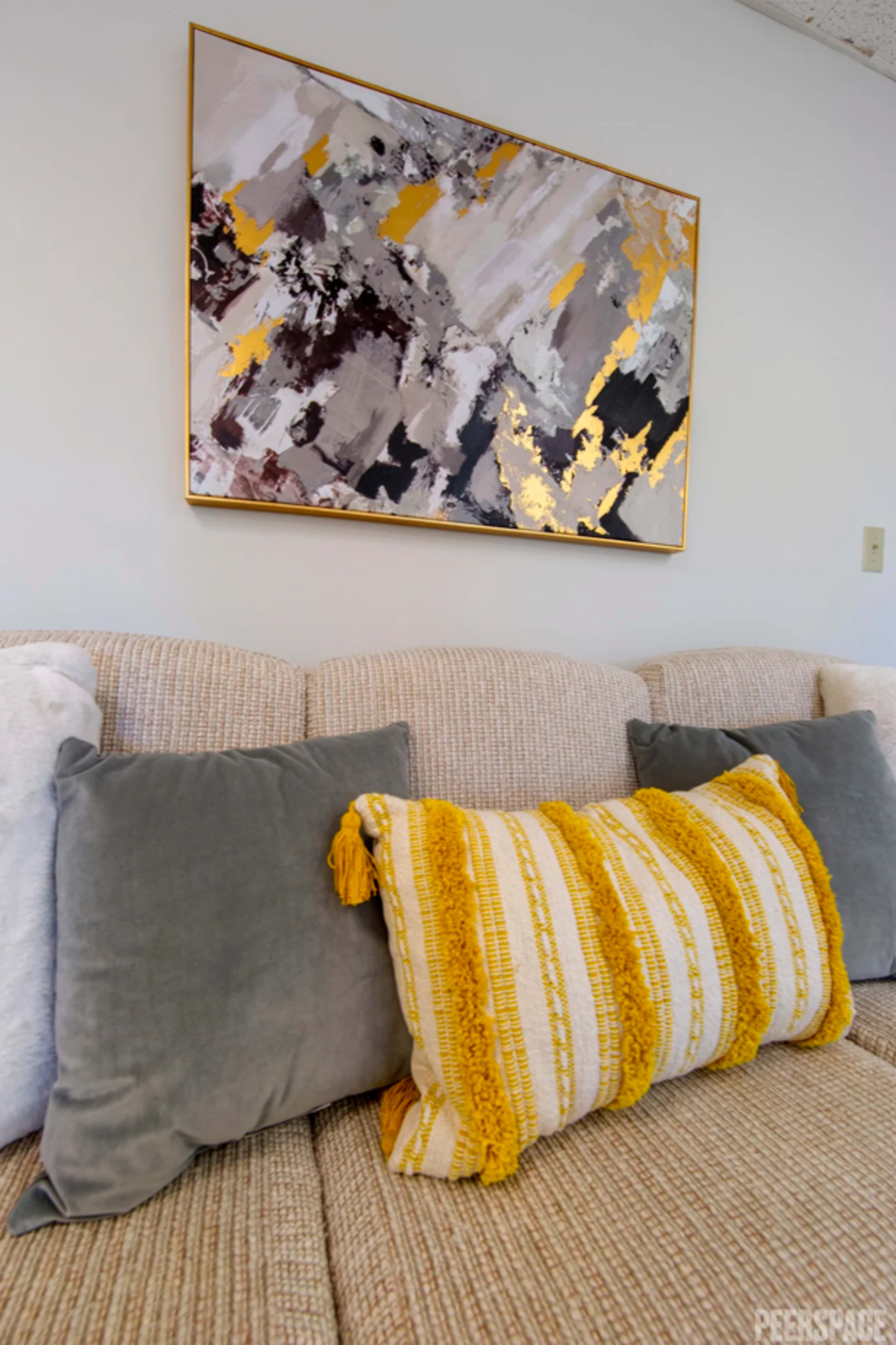 Cheerful & Spacious Individual, and Group rental with FREE Parking, Coffee, Tea etc Image in Brooklyn Park, BROOKLYN PARK, MN