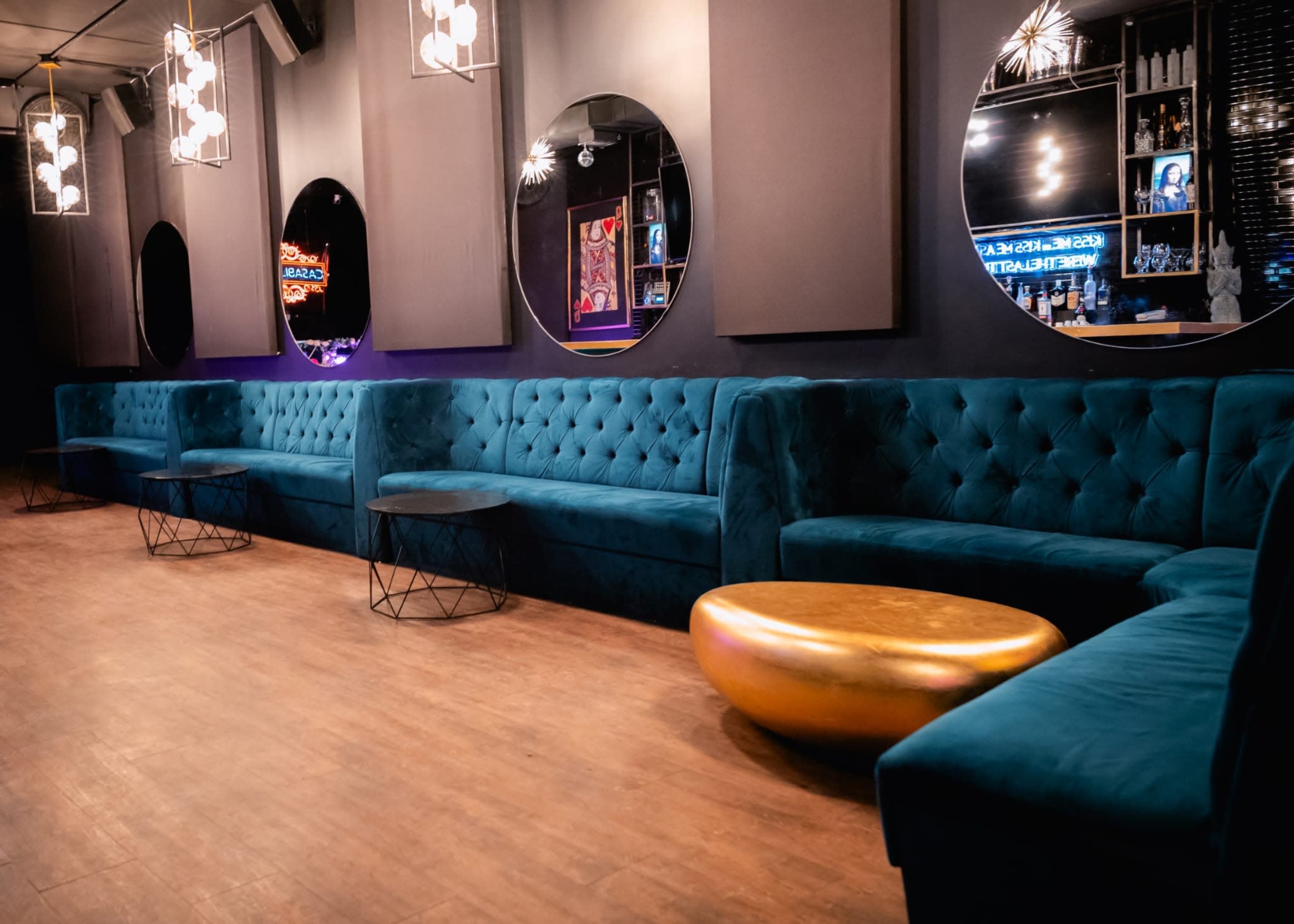 DOWNTOWN  INTIMATE LOUNGE Image in Trinity-Bellwoods, TORONTO, ON