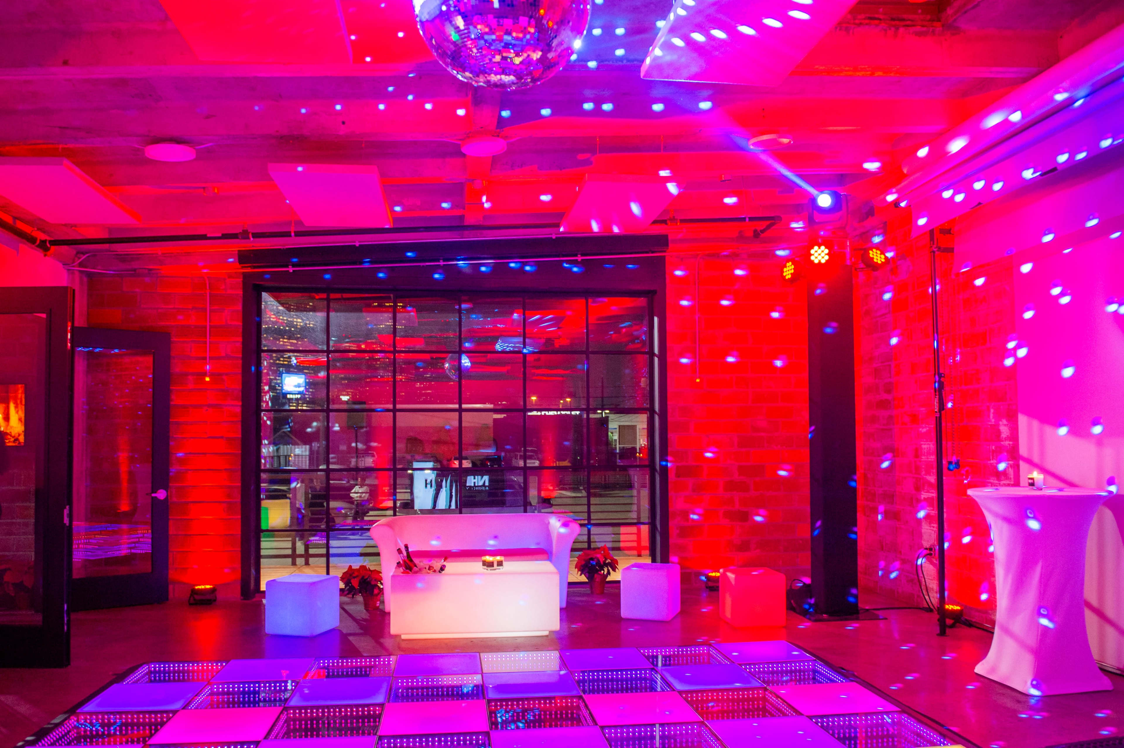 Industrial-Chic Studio with Downtown Views Image in Washington Avenue Coalition / Memorial Park, Houston, TX