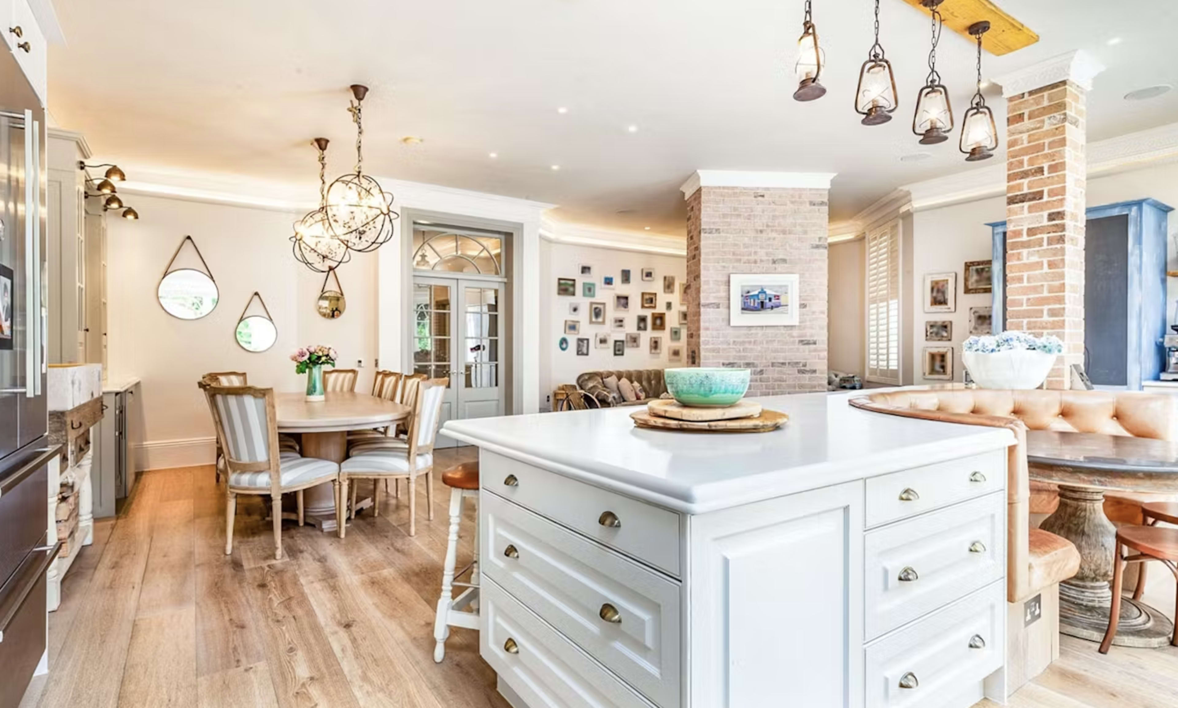 Versatile home with beautifully designed open plan kitchen for production Image in Finchley, London, ENG