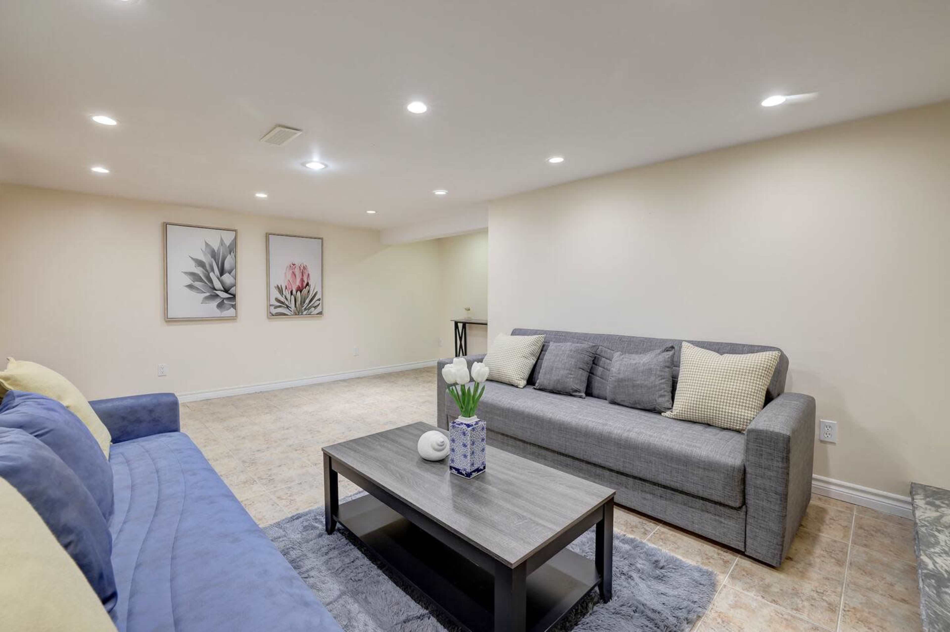 Stylish Lakeside – Film & Content Ready Image in Port Credit, Mississauga, ON