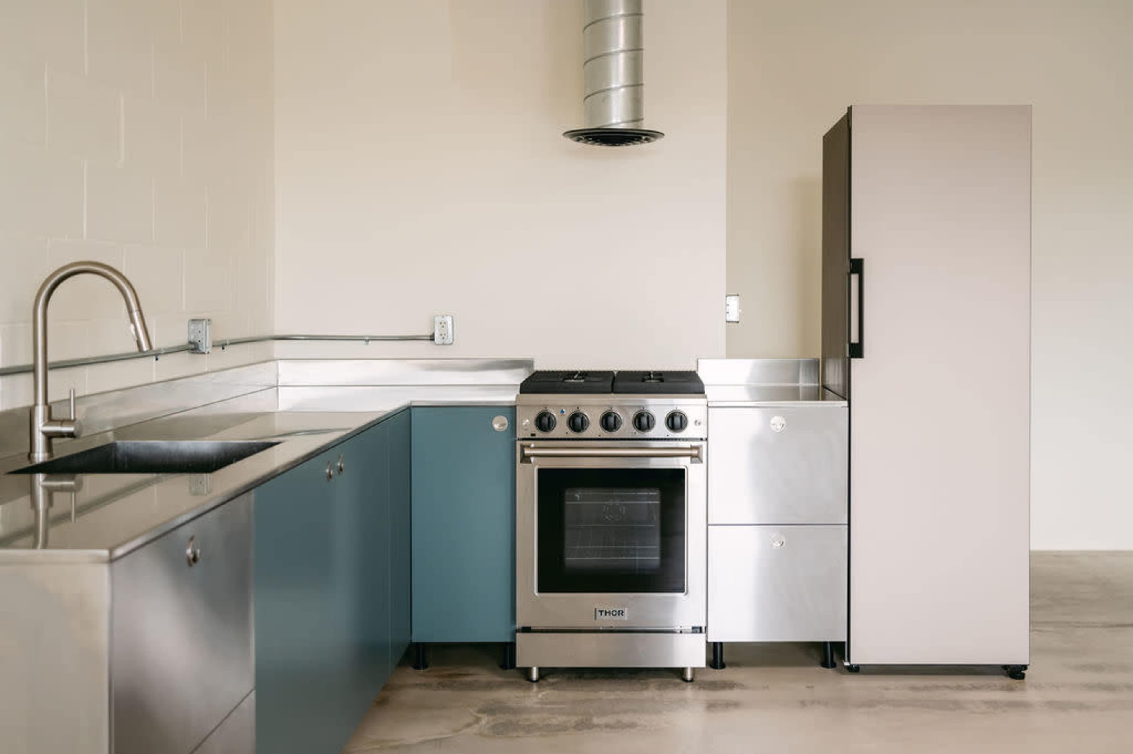 Modern Industrial Studio Loft Image in Davenport, Toronto, ON