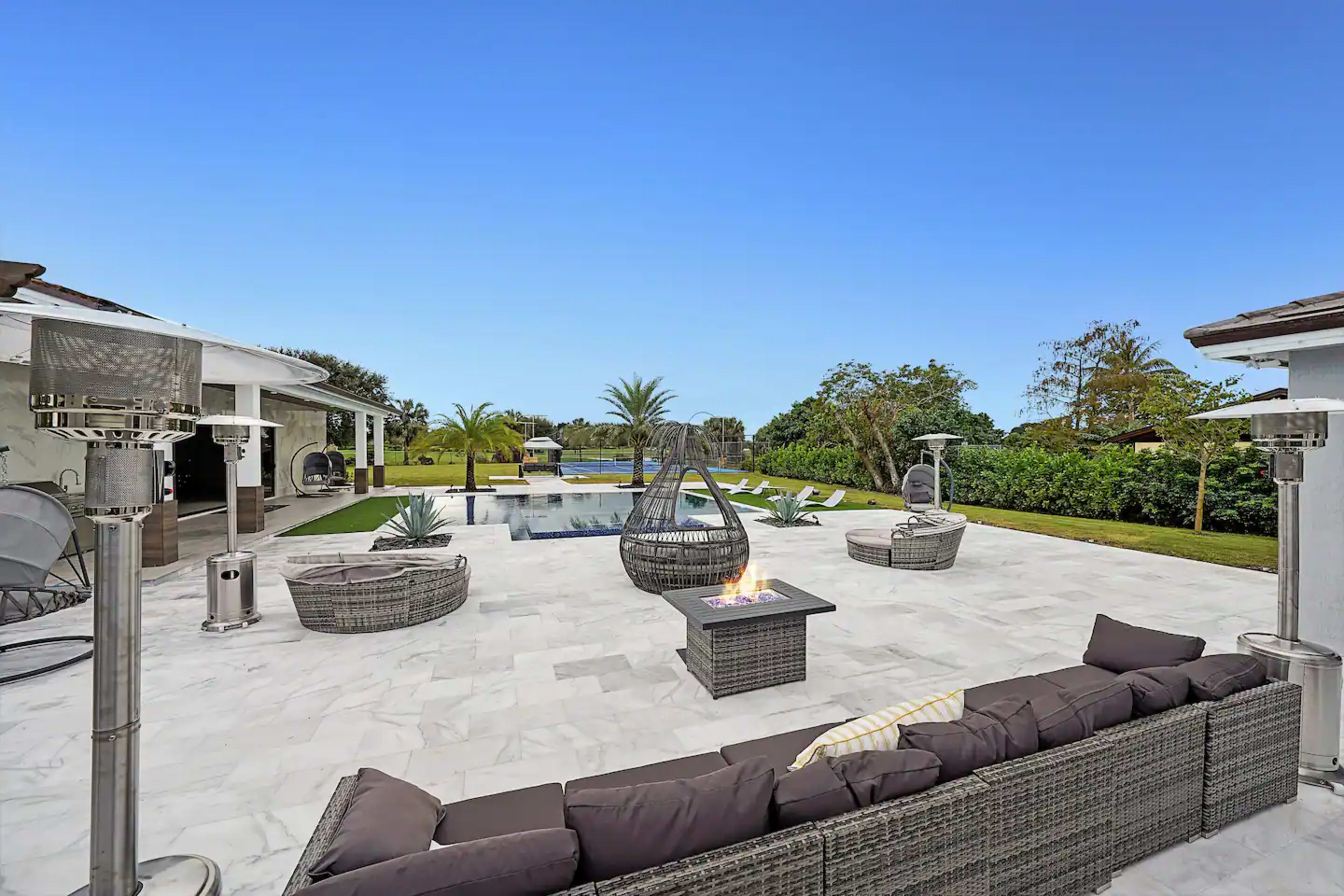 Exclusive Fort Lauderdale Luxury Backyard Oasis Image in Plantation, Plantation, FL