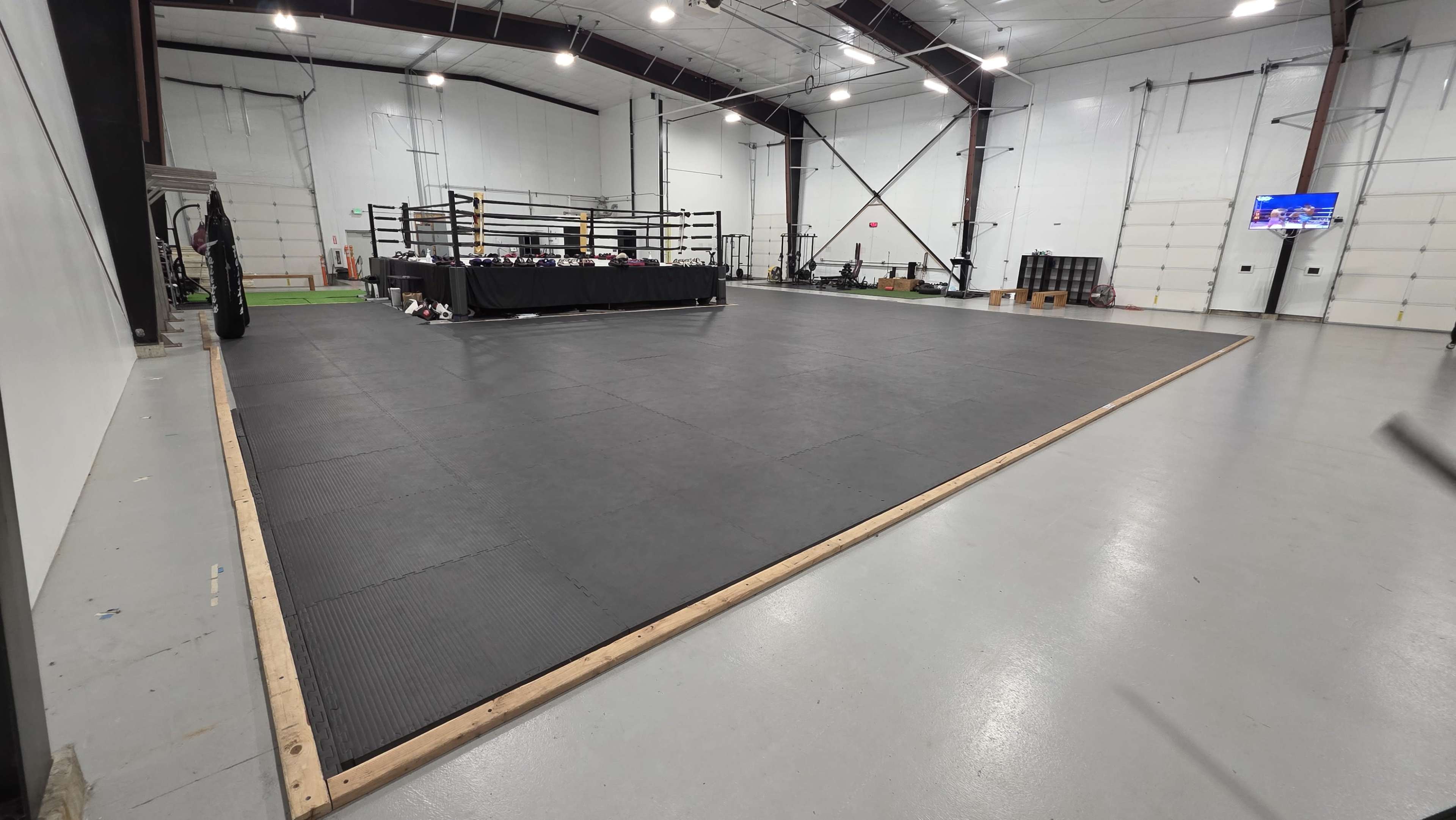 Spacious Industrial Muay Thai Boxing Gym & Fitness Center Image in Fremont, SEATTLE, WA