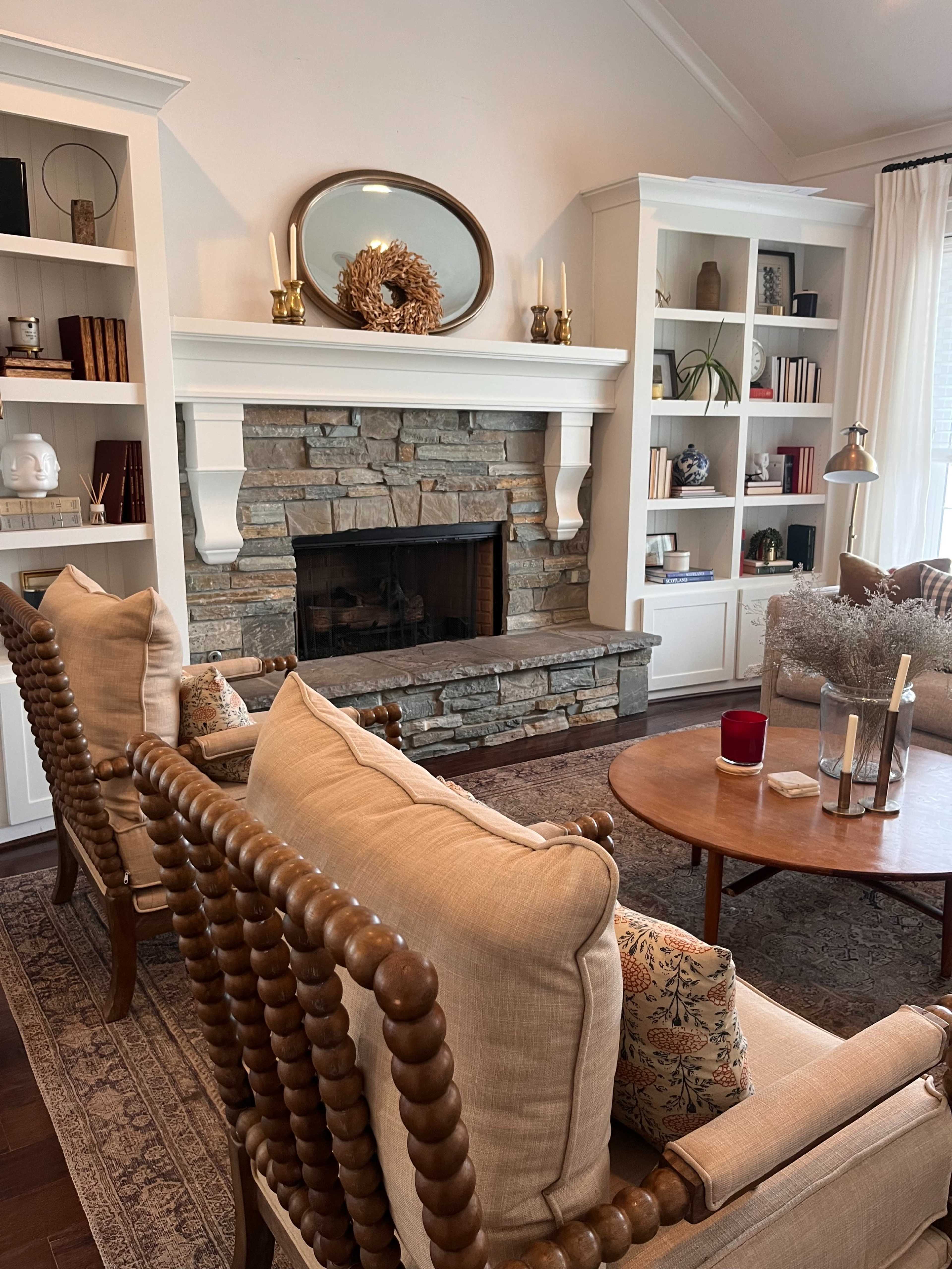 Suburban home (2500 sq ft), located on a quiet street with mountain views. Image in Springville, Springville, UT
