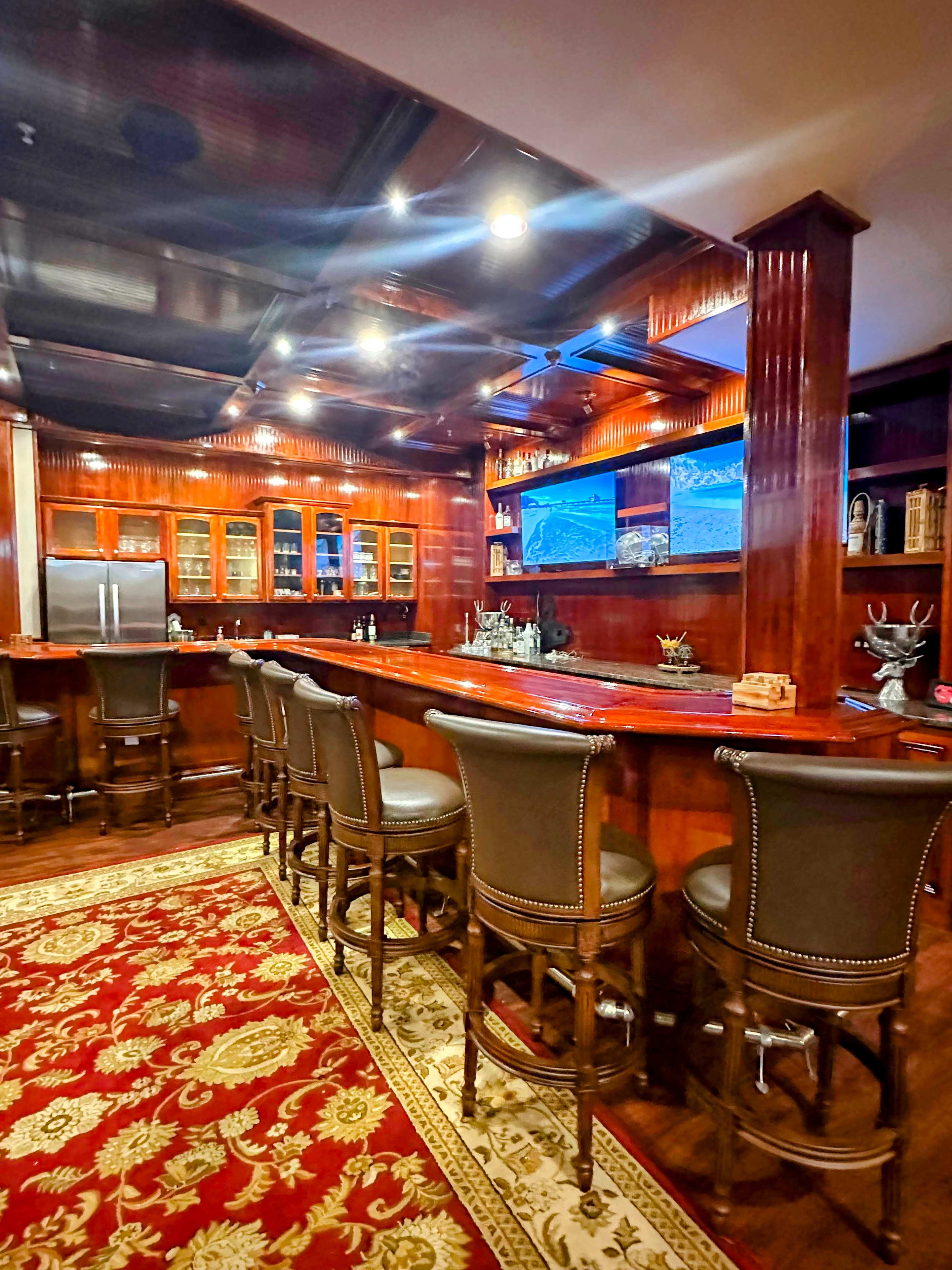 Lake Presidential Golf Lake View with stunning Entertainment Patio & Bar Basement Image in Greater Upper Marlboro, Upper Marlboro, MD