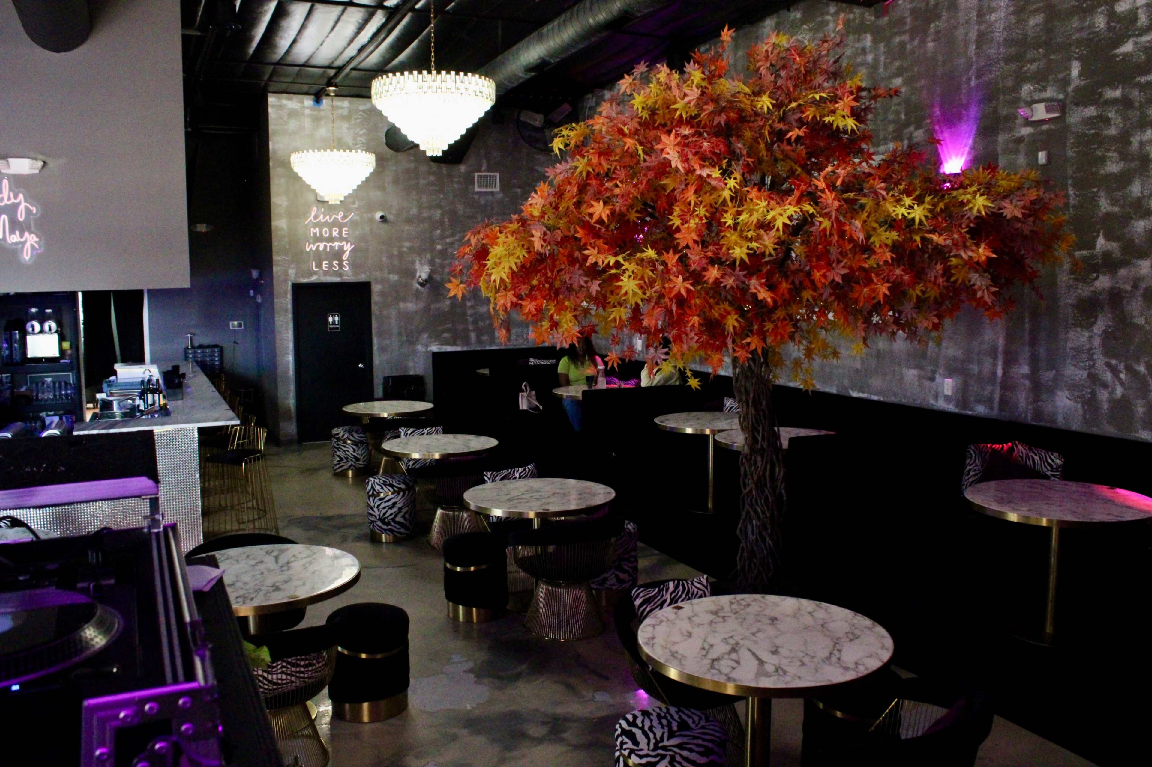 Westheimer Lounge Space Image in Eldridge / West Oaks, Houston, TX