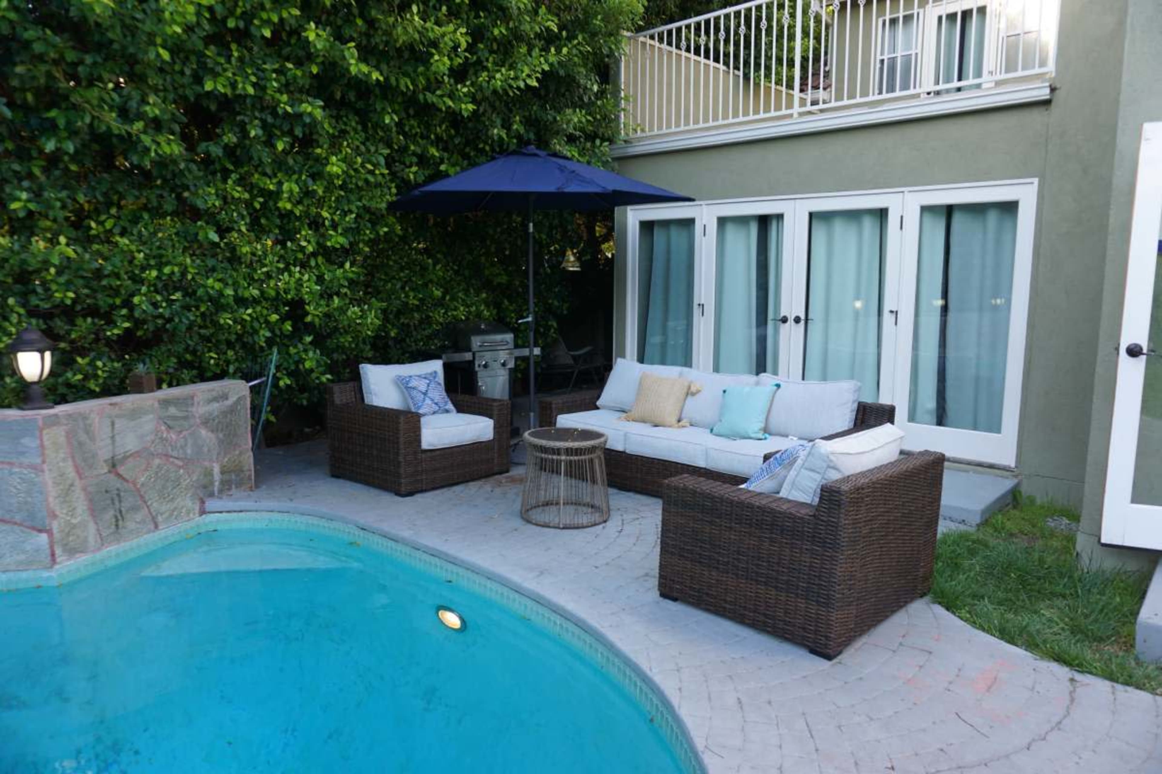 PROMO!! Book n Enjoy 5 bds with amazing Location Image in Hollywood Hills, Los Angeles, CA