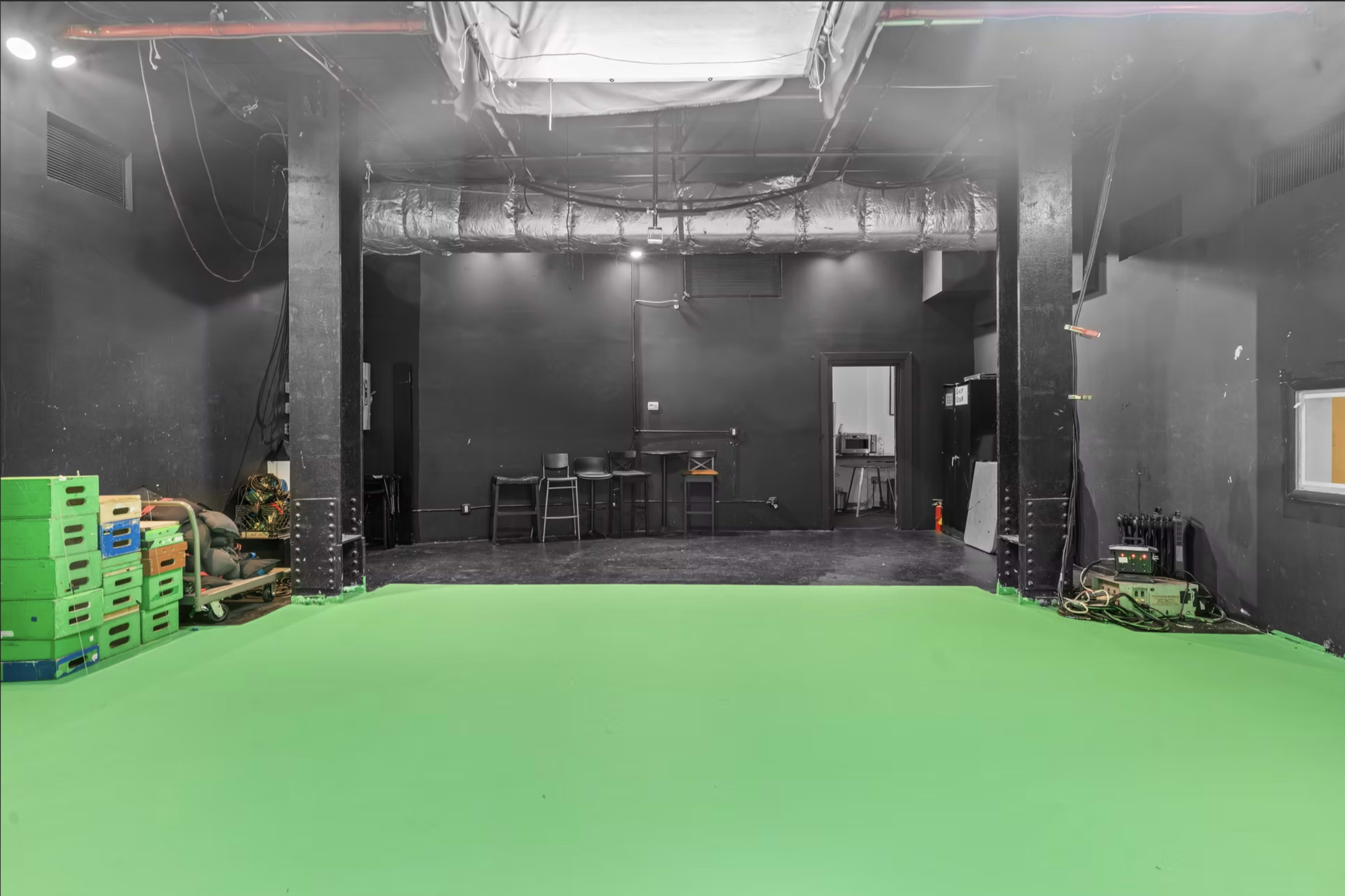 35′×35′ Sound-Proofed Green Screen Stage with Private Greenroom in Midtown NYC Image in Midtown Manhattan, New York, NY
