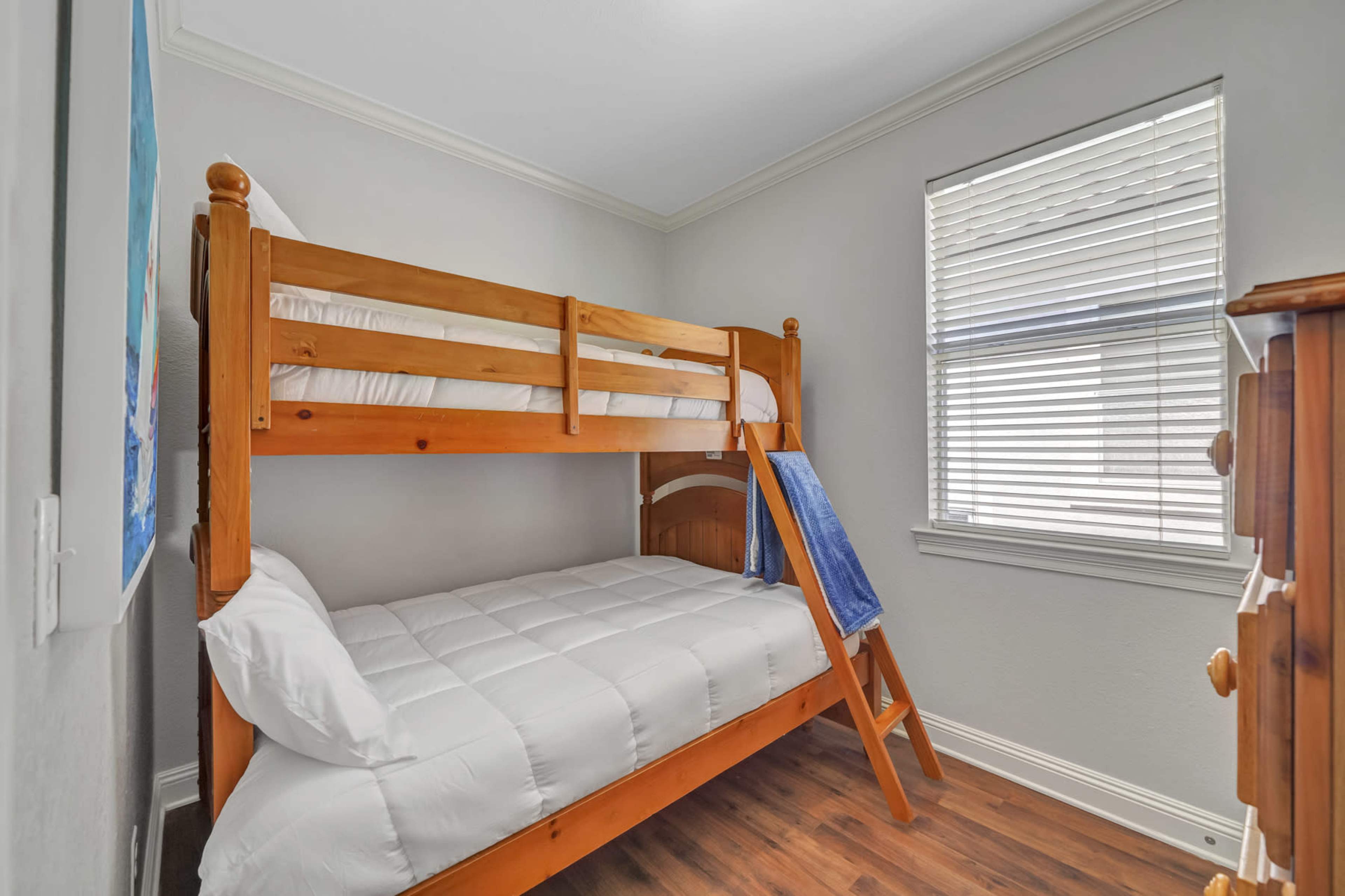 Luxurious Beach Getaway with Spacious Rooms, Pool Access & Modern Amenities Image in Destin, Destin, FL