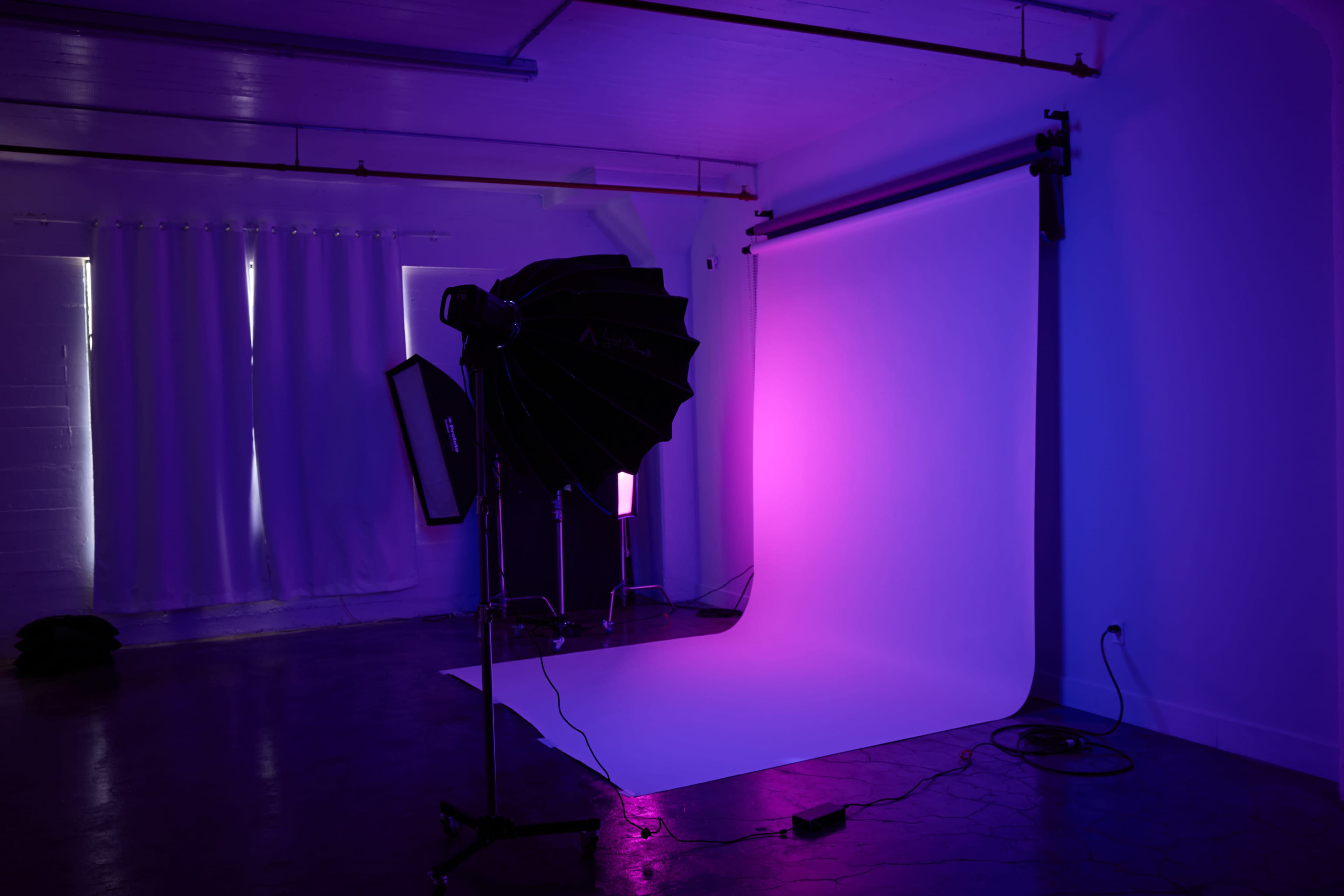 Spacious Natural Light Studio All Inclusive with Profoto and Amaran Lights Image in Central LA, Los Angeles, CA