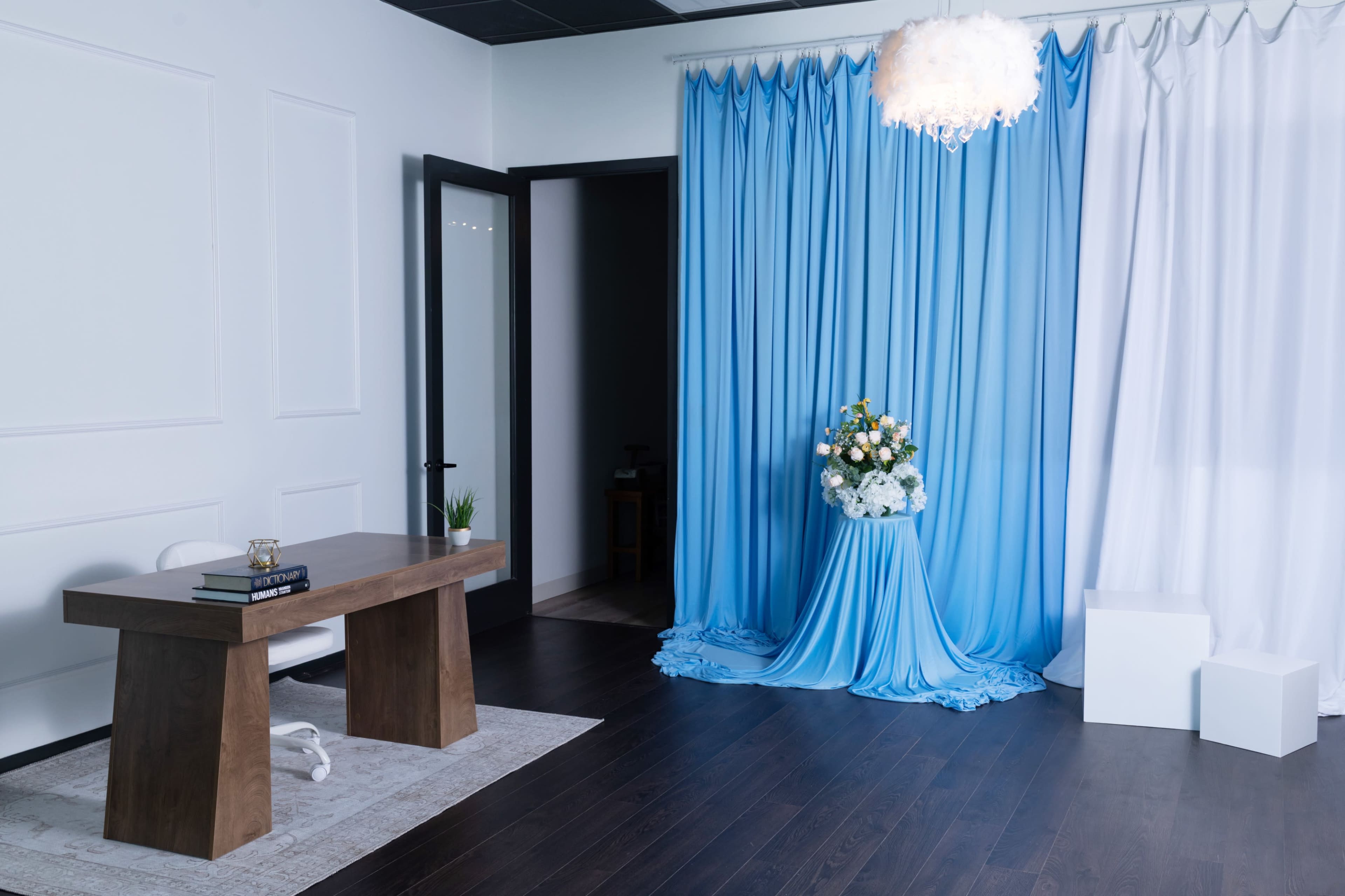 Elegant, roomy Lakefront Studio with Natural Light Image in , Montgomery, TX