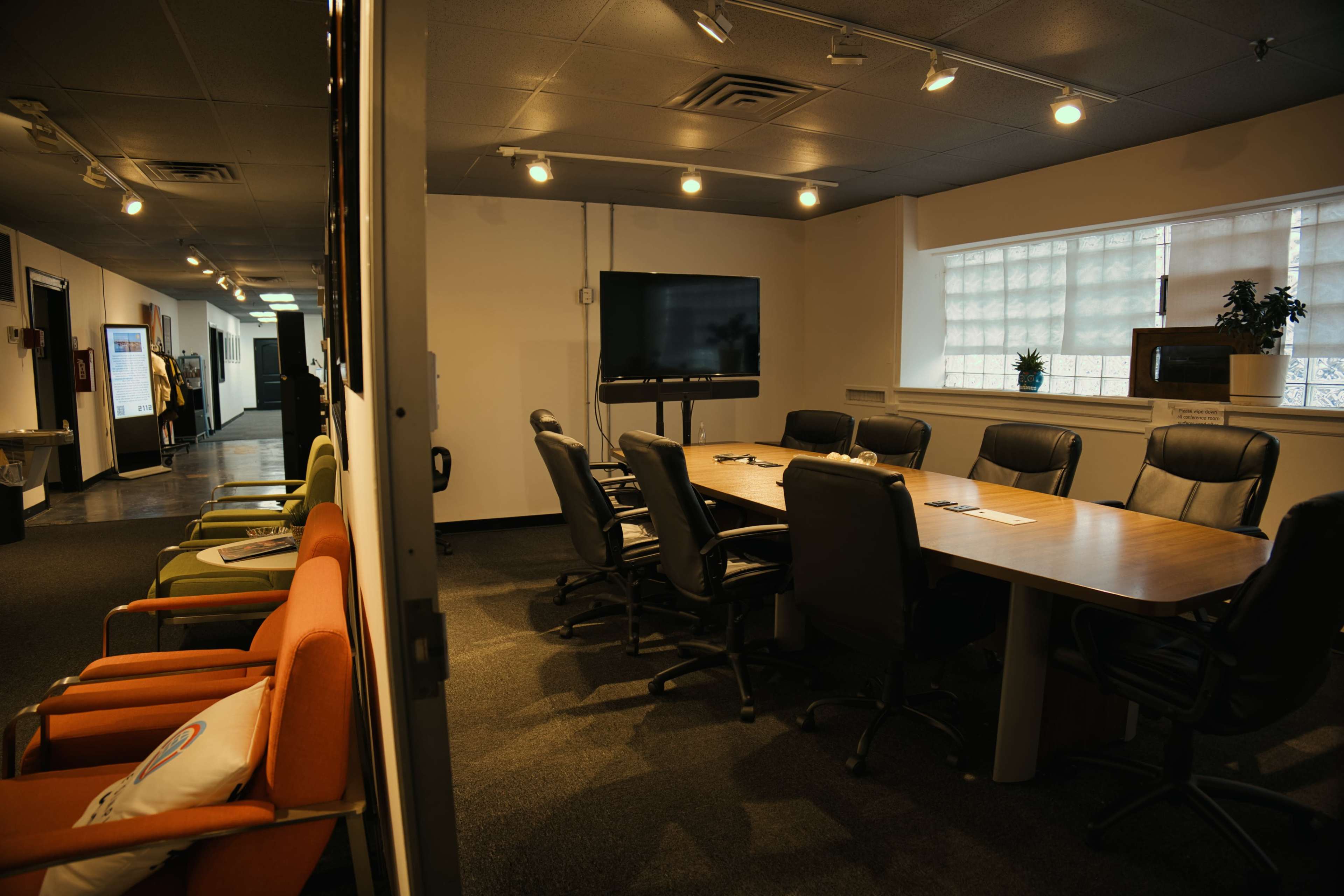 Flexible Work & Meeting Space | Conference Room + Breakout Room Image in Irving Park, Chicago, IL