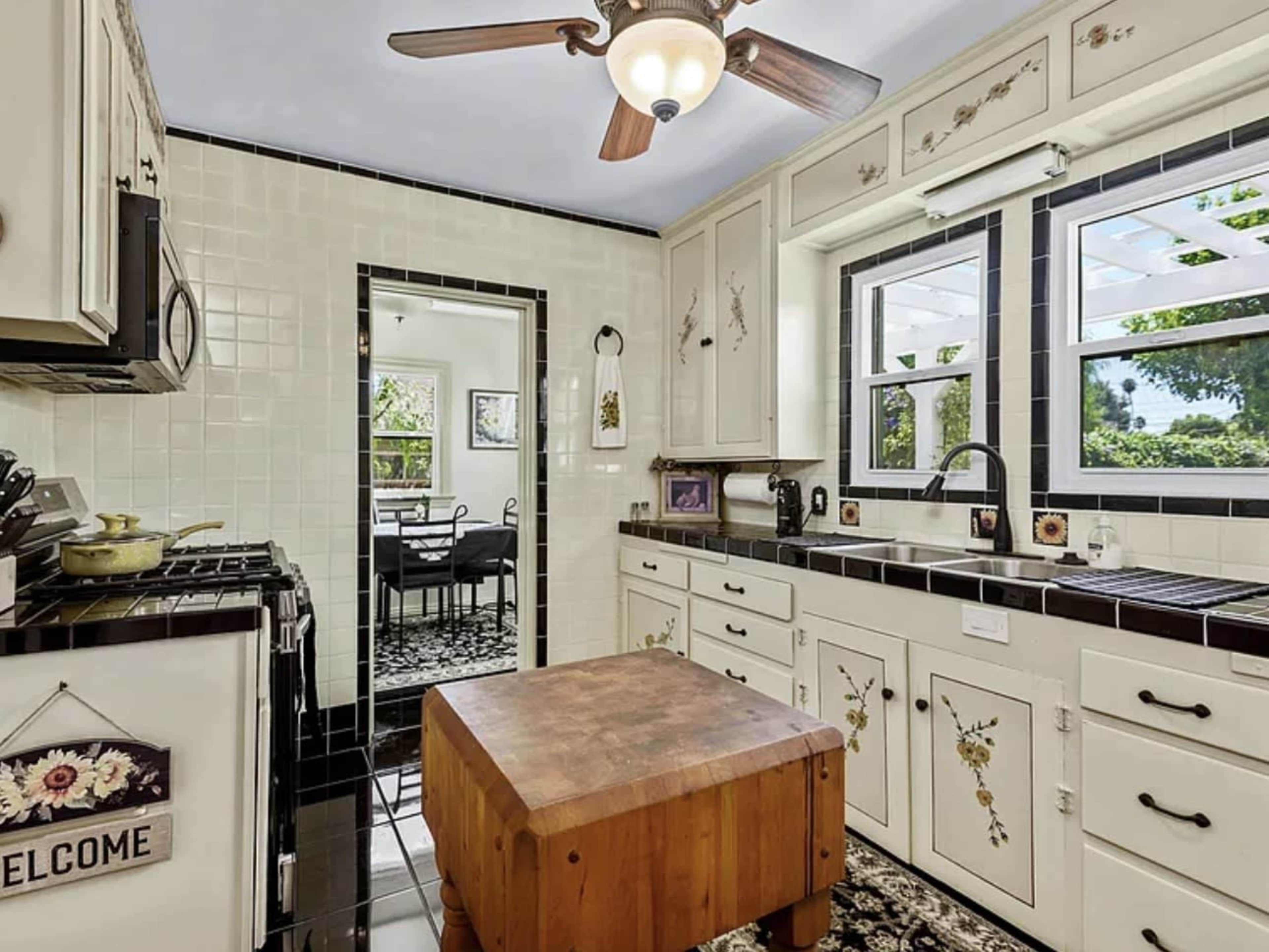 vintage villa In the valley Image in Van Nuys, van nuys, CA