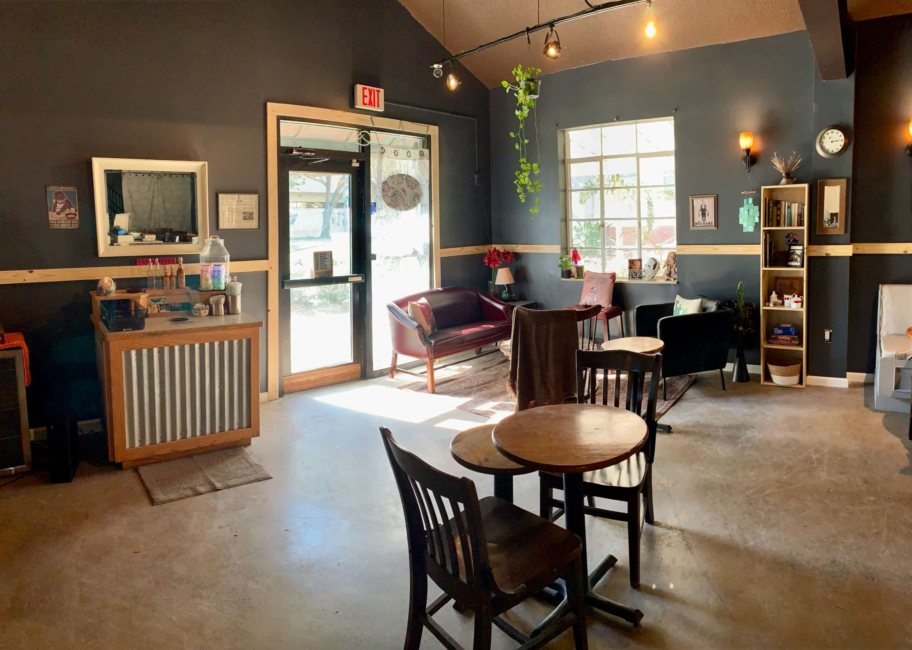 Downtown Versatile Coffeehouse with Cozy Indoor/Outdoor Space Image in Waterfront Arts District, St. Petersburg, FL