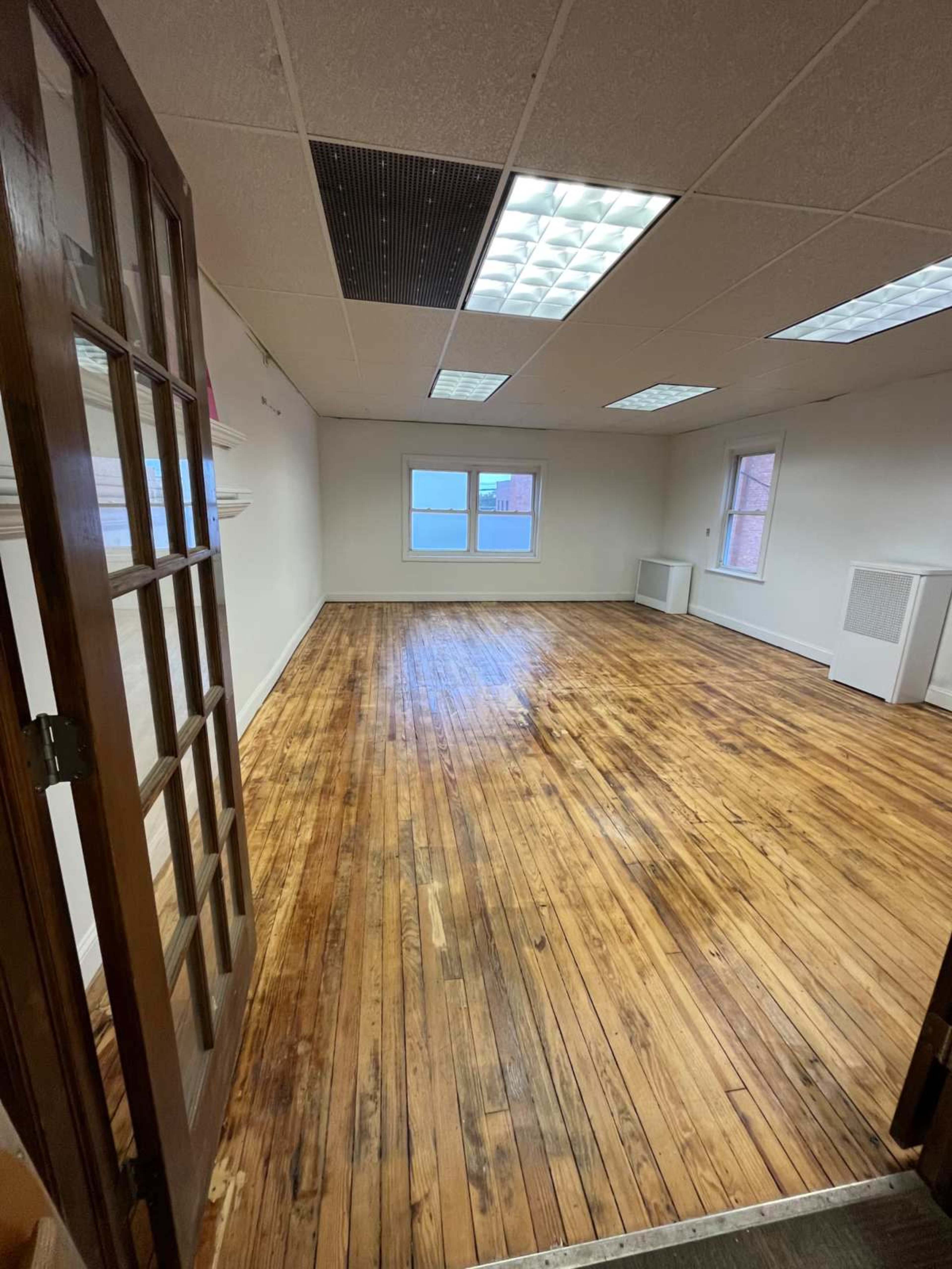 Art Studio & Outdoor Yard Image in Queens Village, Queens Village, NY