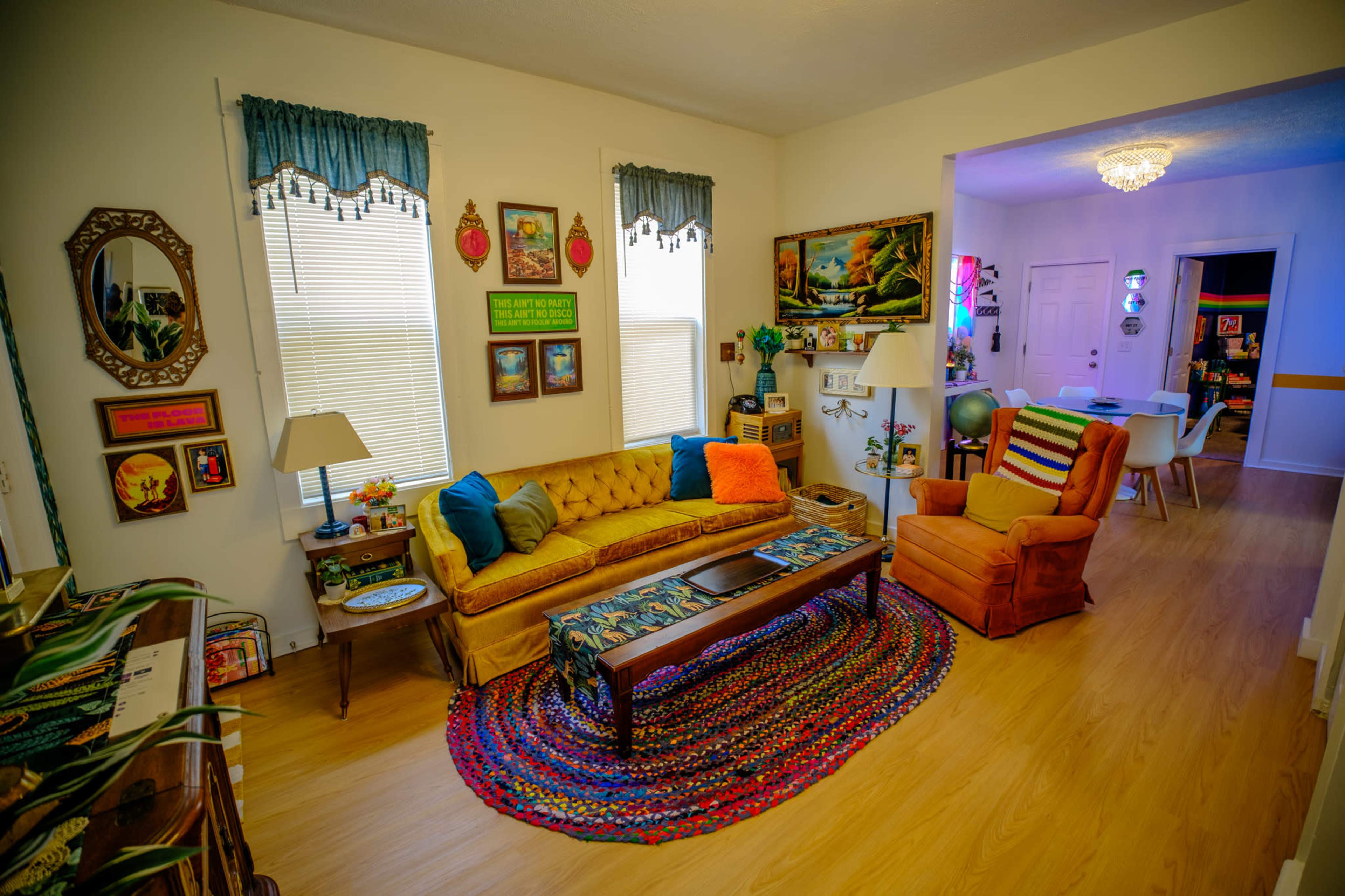 48th & Vibes Retro Theme Home Image in Detroit - Shoreway, Cleveland, OH