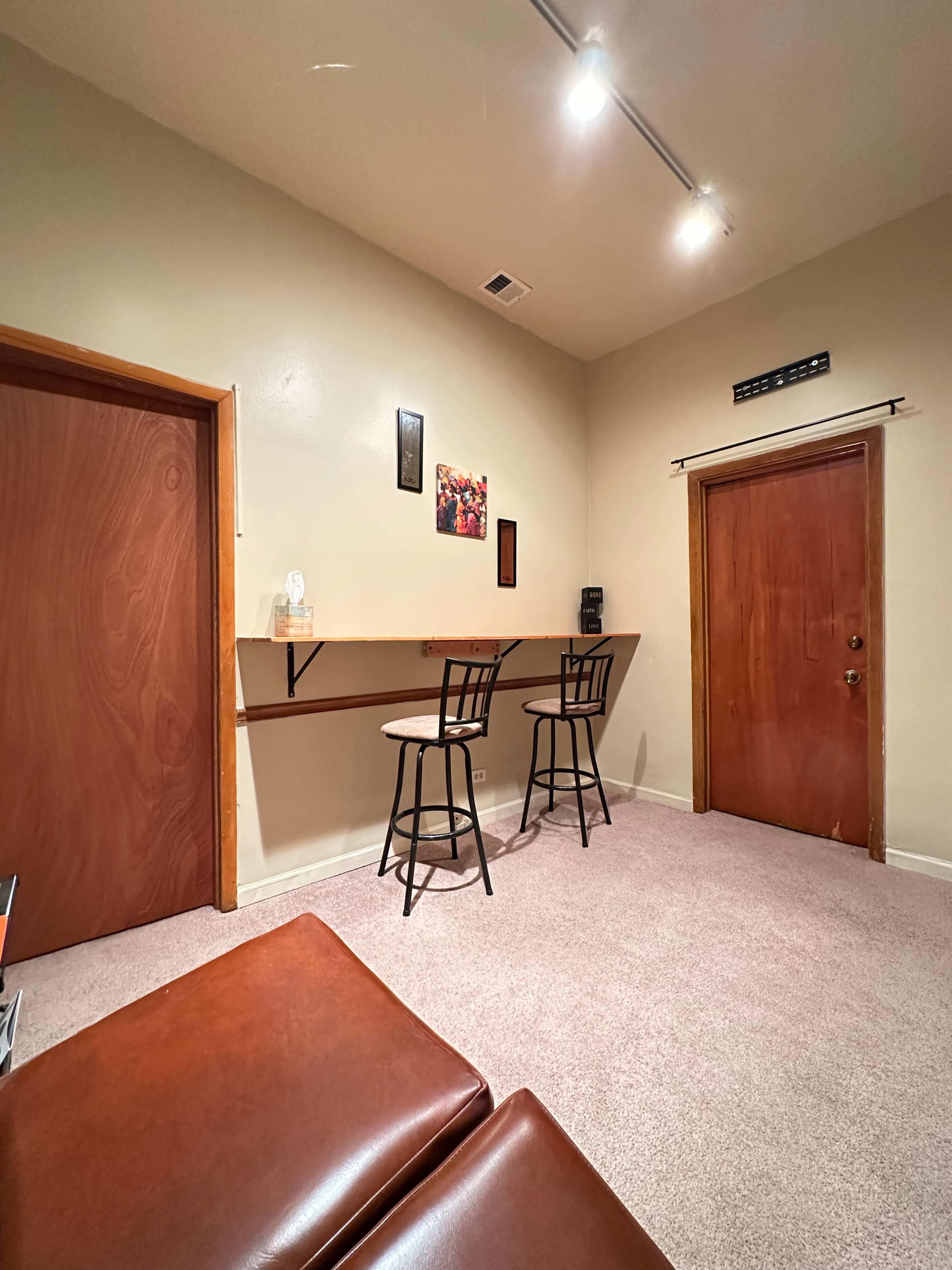 Modern South Side Chicago Studio for Beauty and Wellness Professionals Image in Avalon Park, Chicago, IL