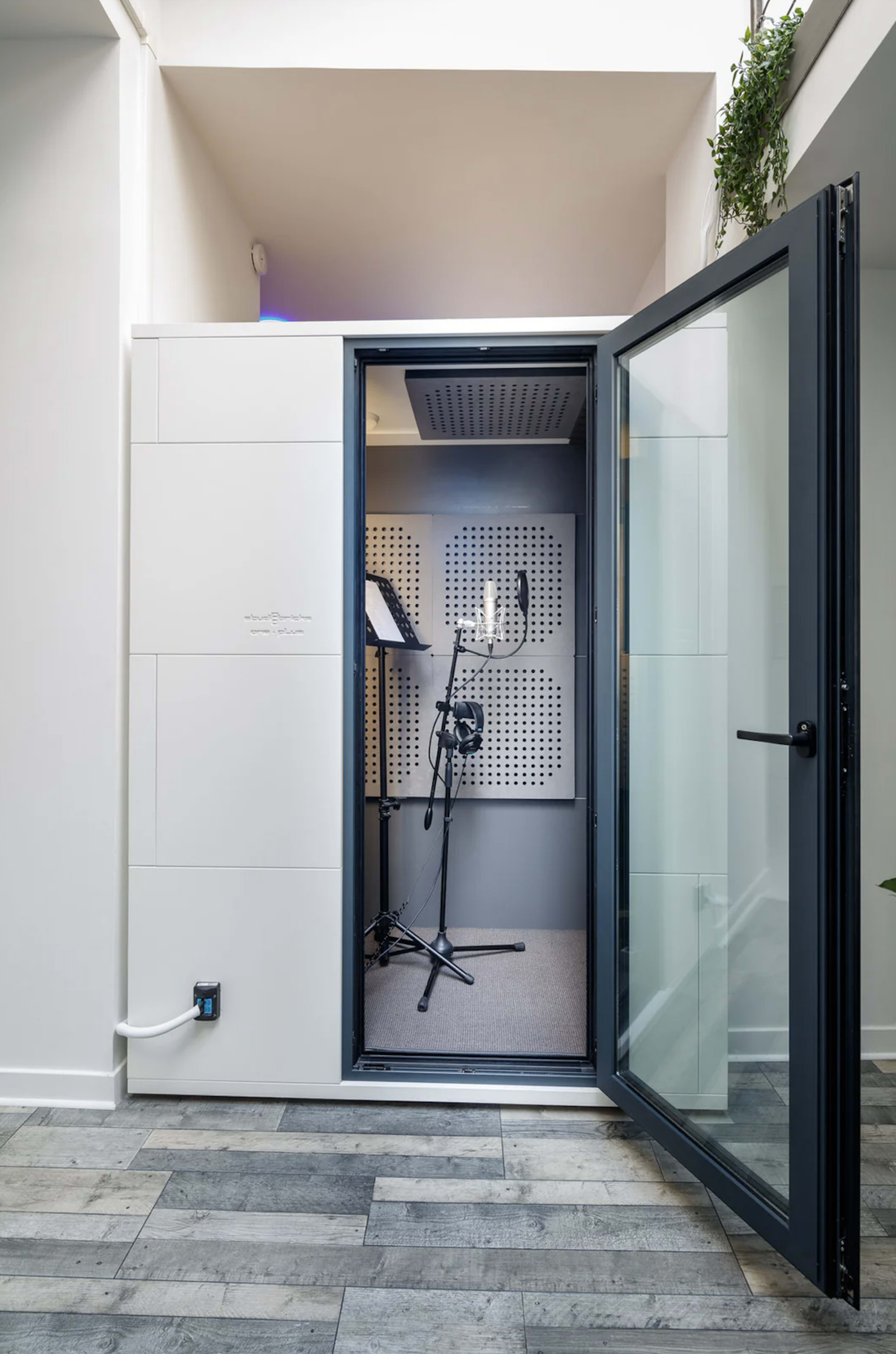 Enregistrement & production musicale – Studio Hedayat Music Image in Folie-Méricourt, Paris