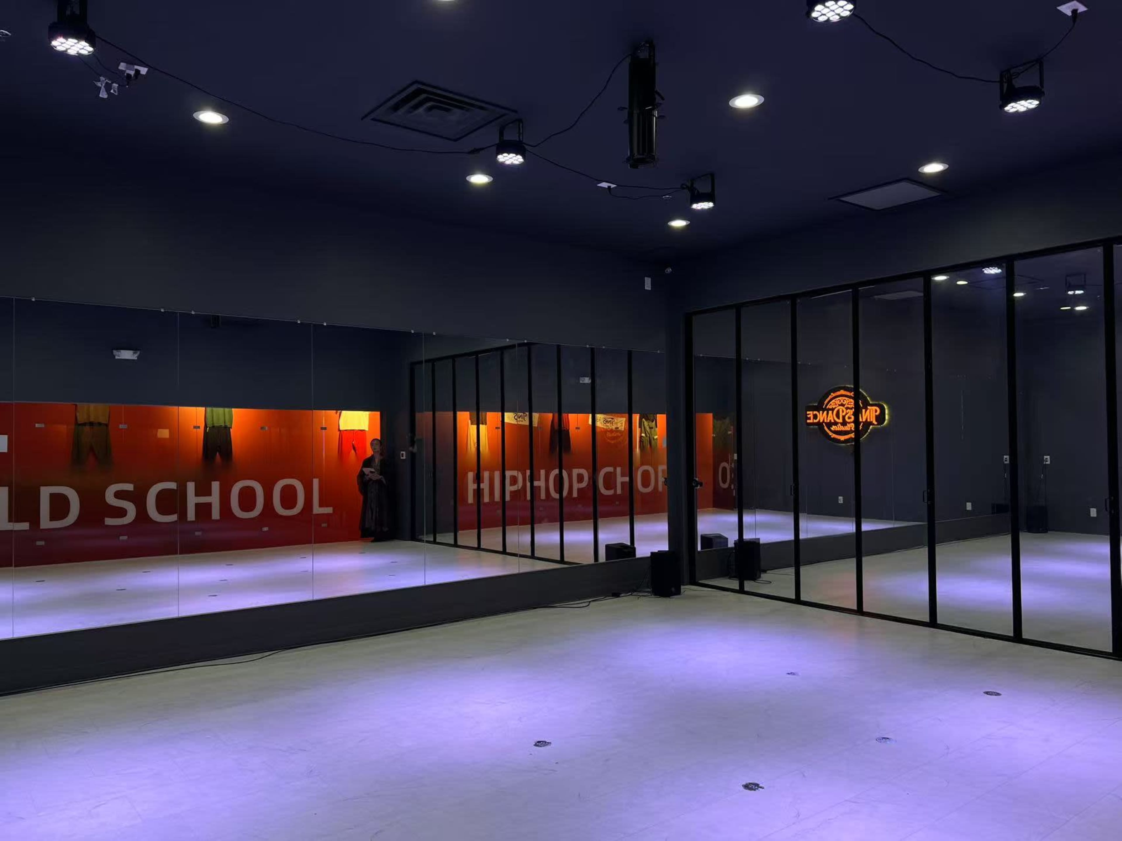 Full-Equipped Dance Studio - Stage Lighting, Lots of Parking and Great Access 2 Image in Lake Hills, Bellevue, WA