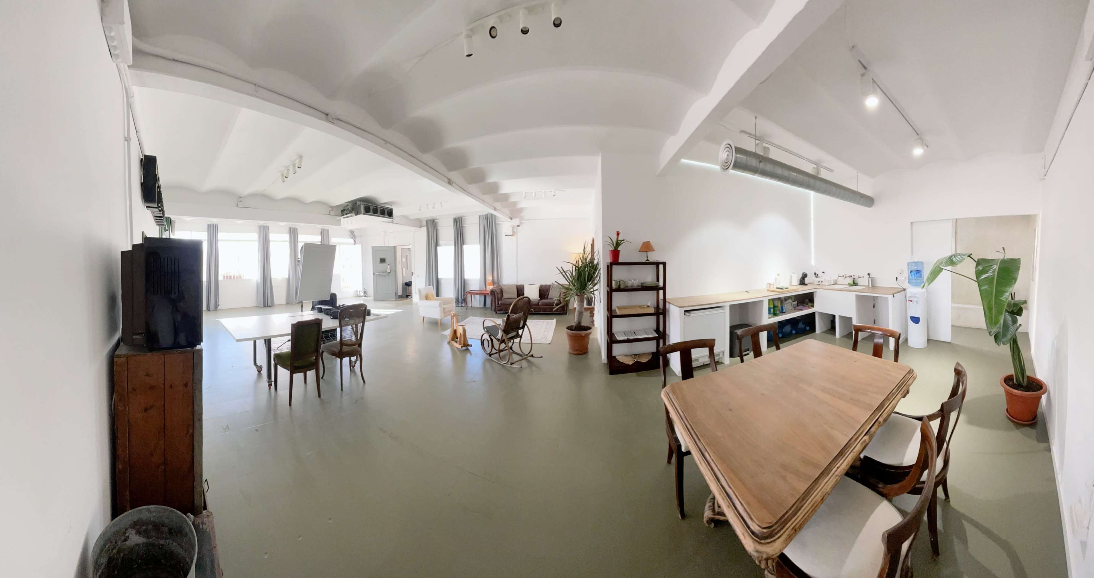 Estudio fotográfico cerrado, equipado e industrial con vistas aéreas Imagen en Hostafrancs, Barcelona, B