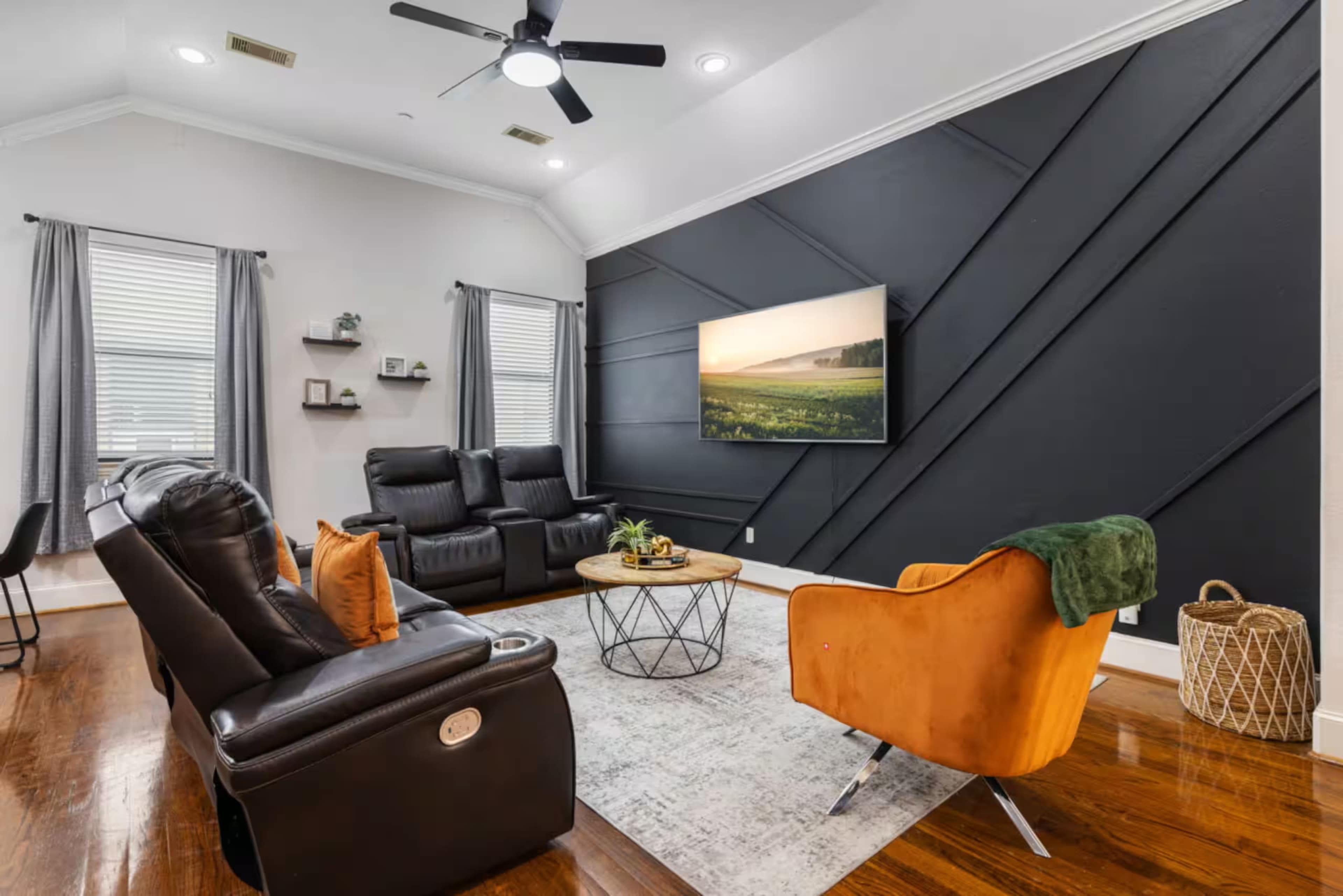 Modern 3-Story Townhouse - Great for Gatherings and Videoshoots! Image in Mid West, Houston, TX