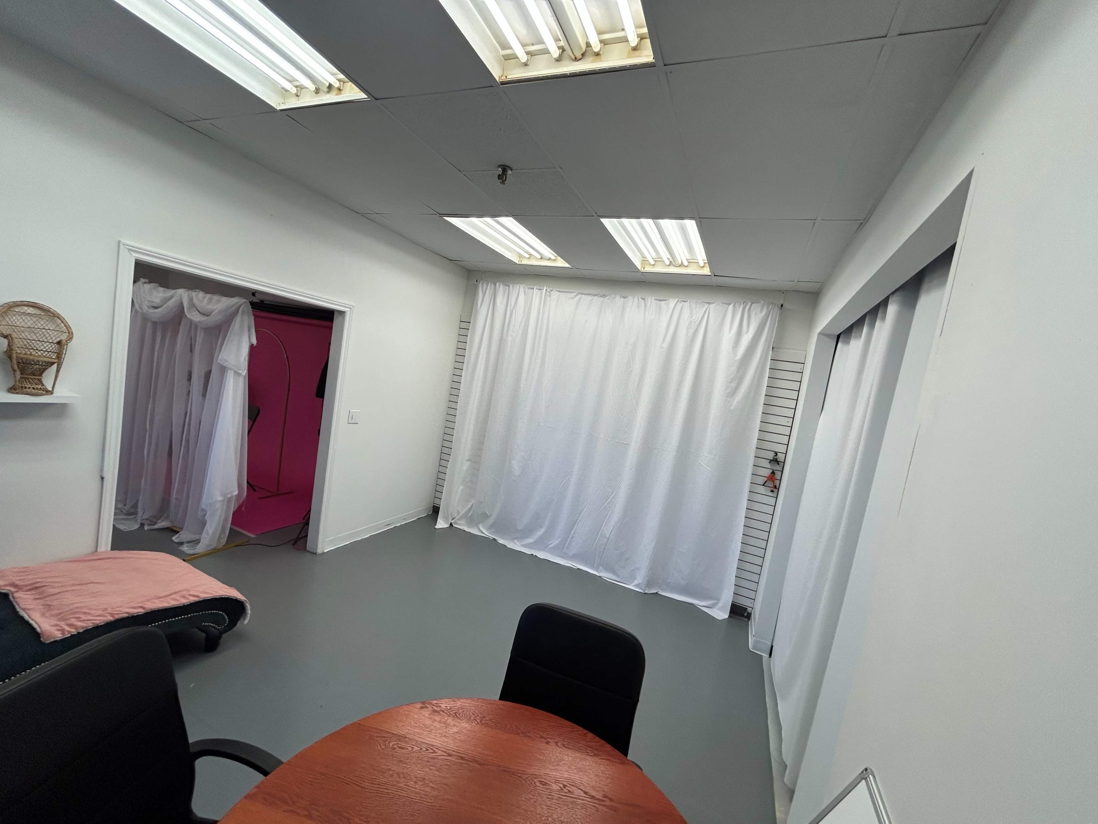 Bright & Versatile Studio Space in Mississauga (Erin Mills)  Perfect for Photo & Video Shoot Image in Erin Mills, Mississauga, ON