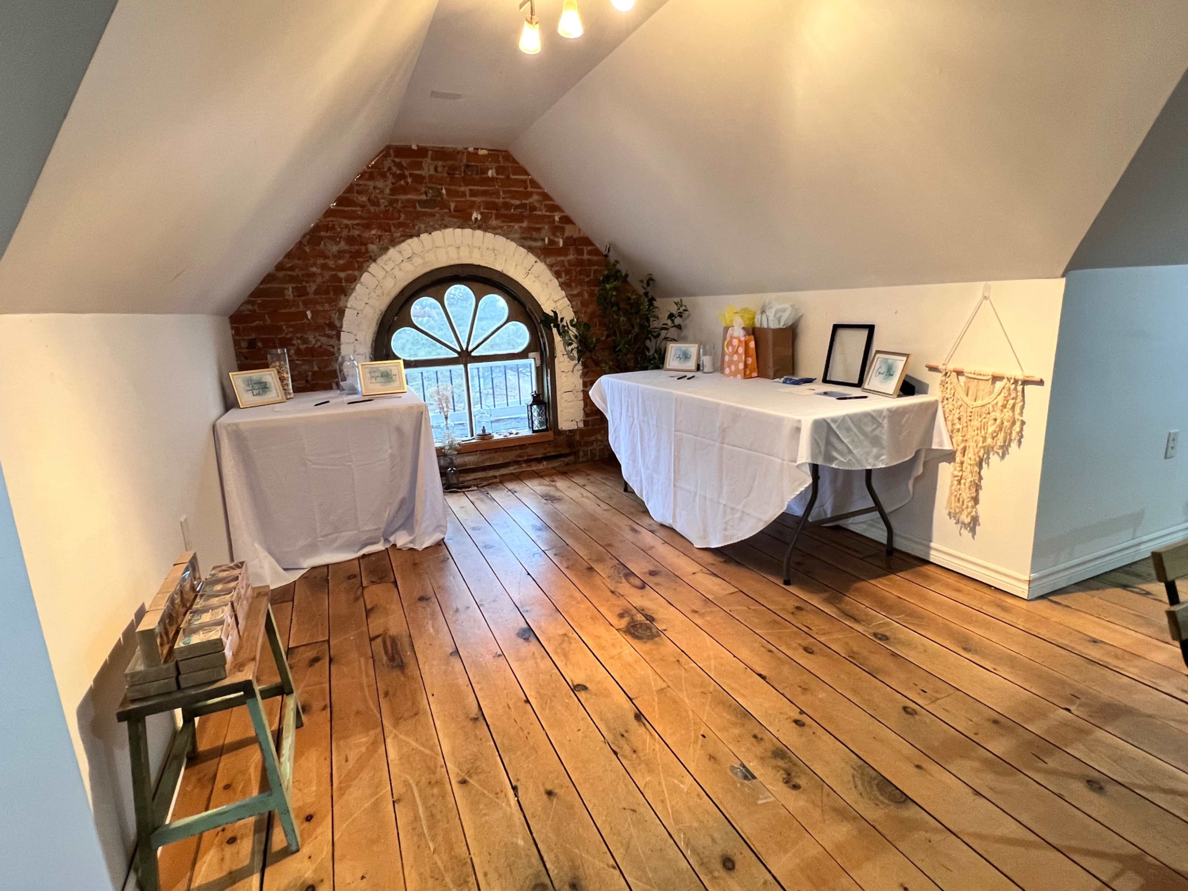 Beautiful space in a historic Victorian home Image in Oro-Medonte, Oro-Medonte, ON
