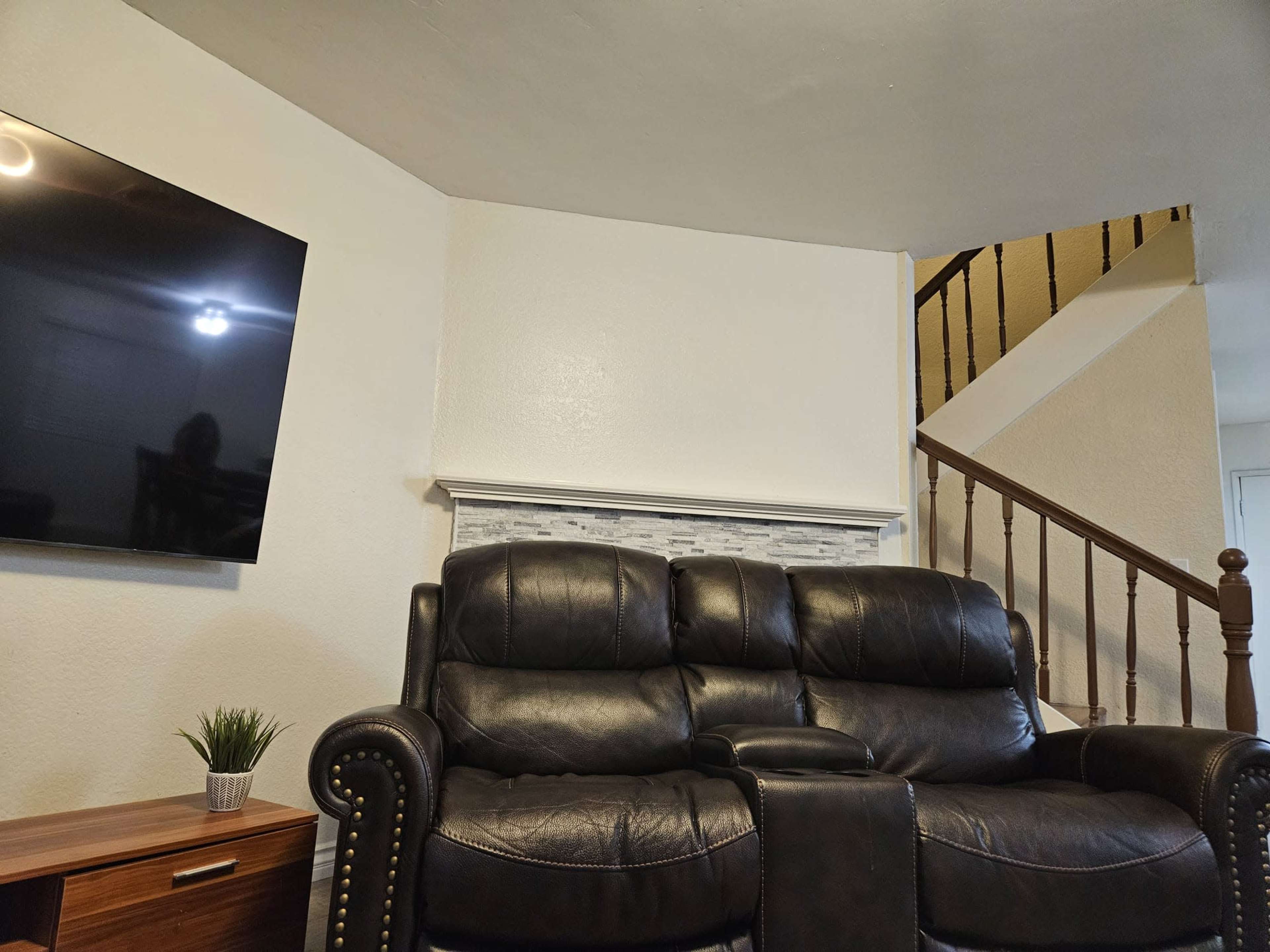 Creative Space for Meetings, Office Use, and Group Gatherings Near Disney and LA Image in Norwalk, Norwalk, CA